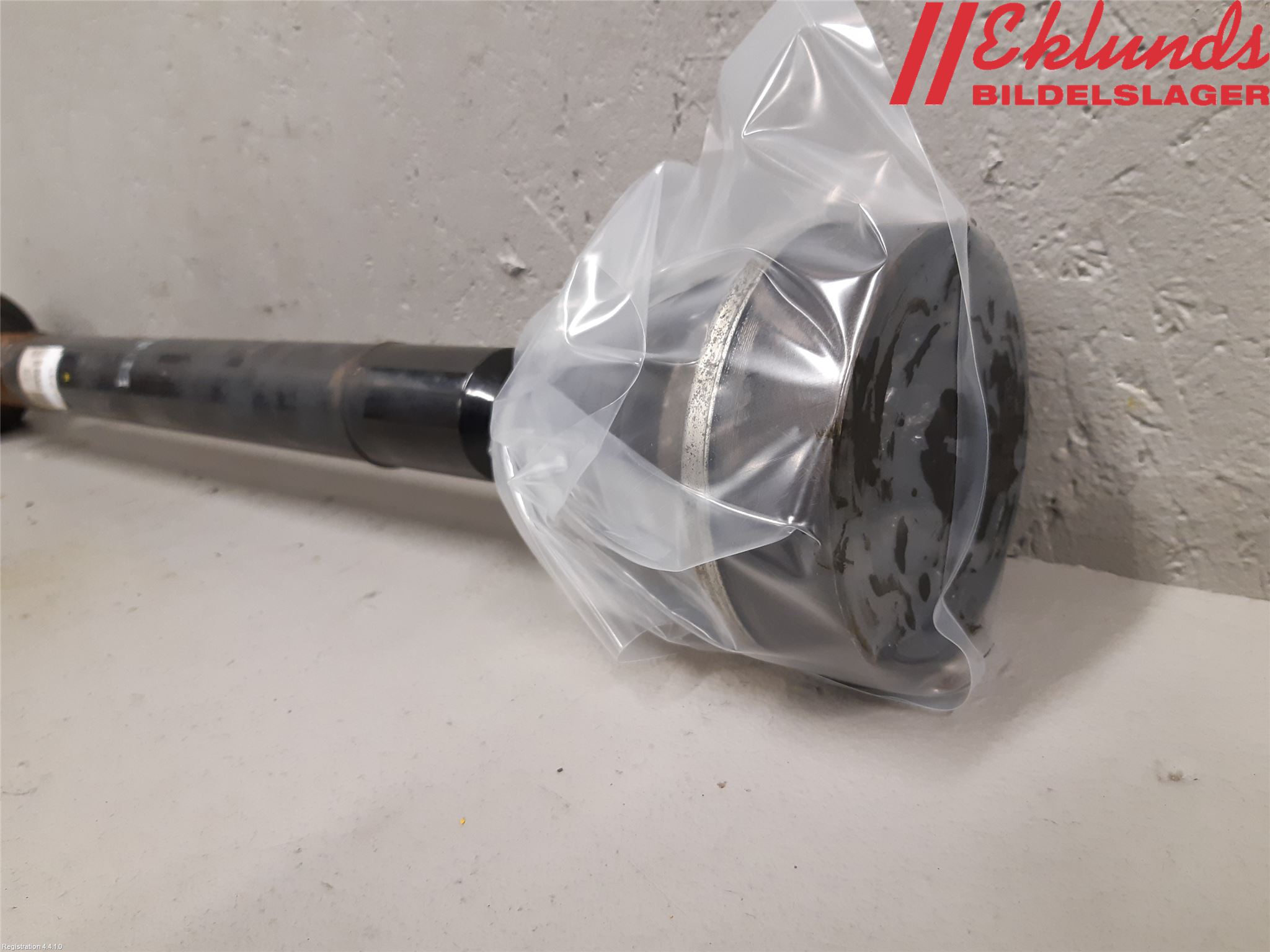 Volkswagen VW CADDY 16-20 Drivaxel Fram Höger