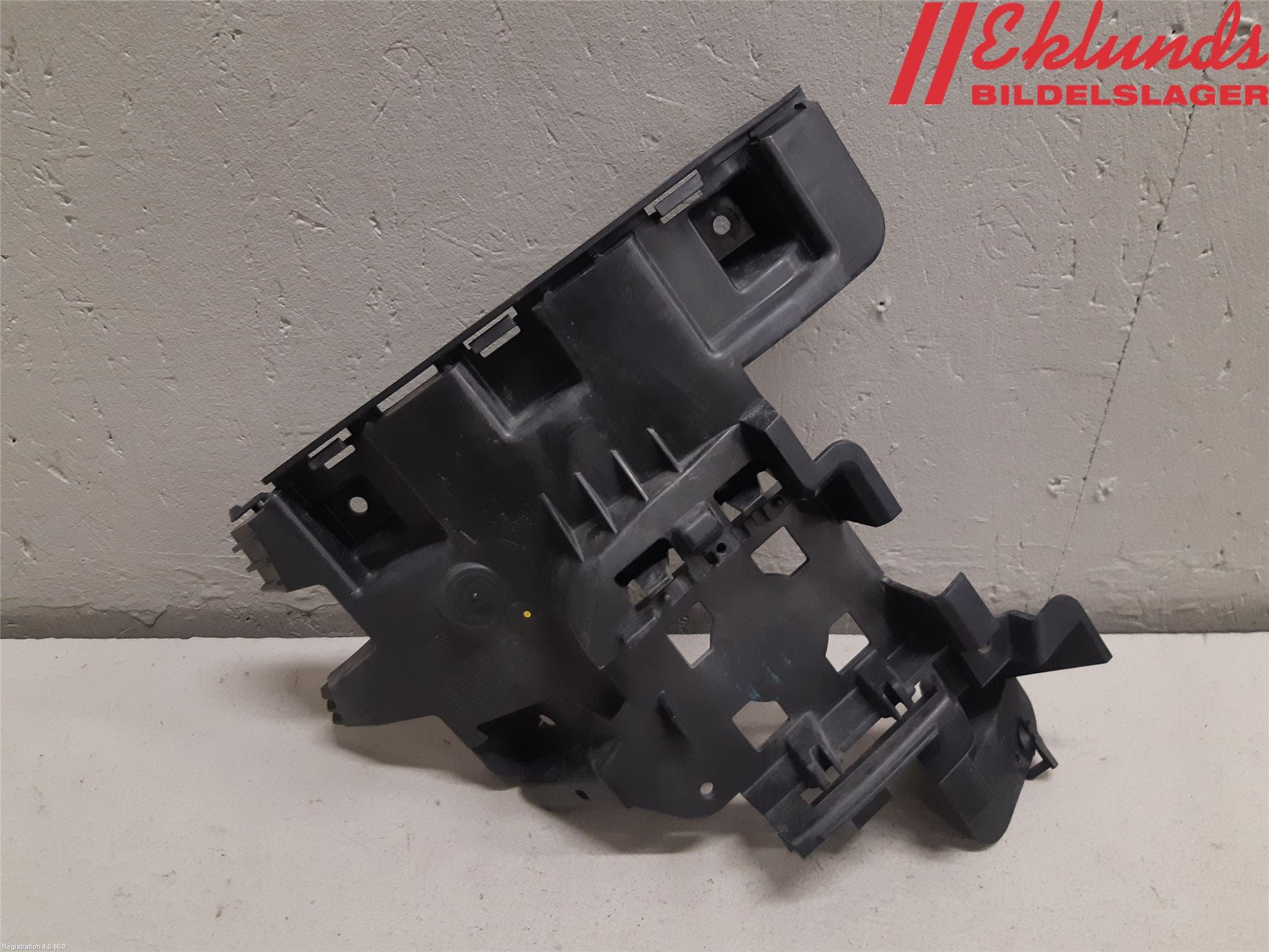 Volvo S60 11-13 Stötfångarfäste Bak Hö