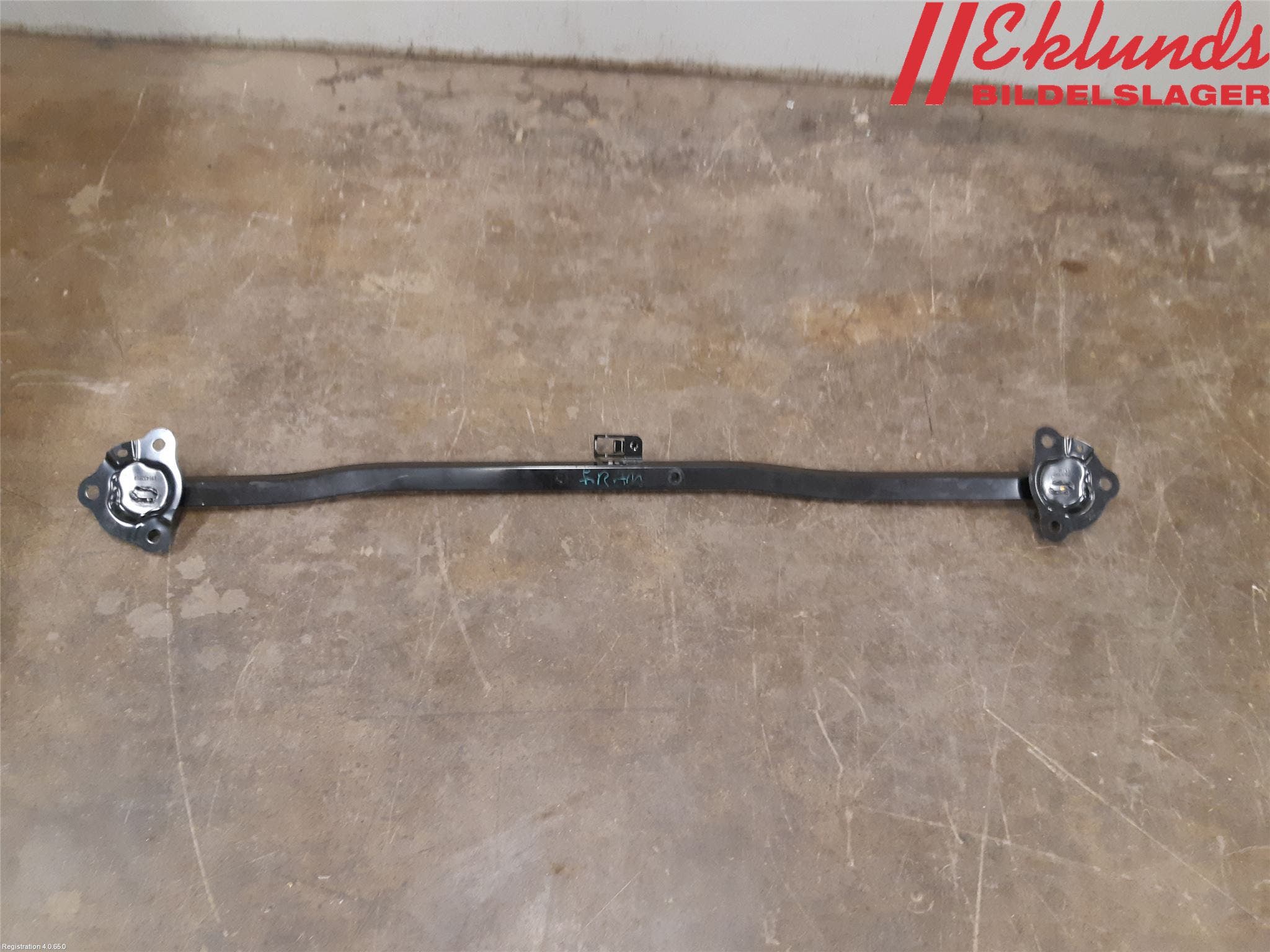 Volvo V40 CROSS COUNTRY 13-19 Fjäderbensstag