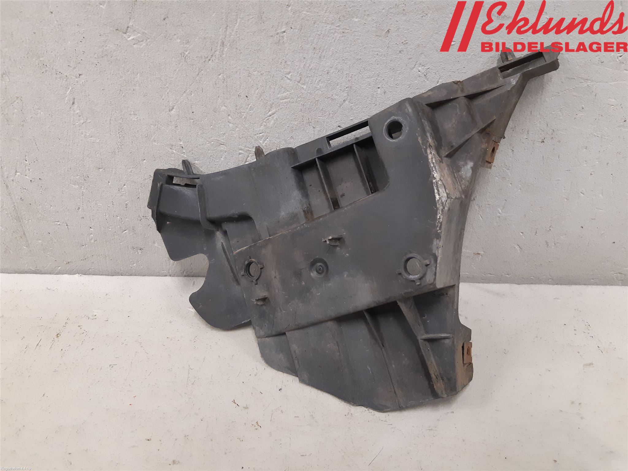 Volvo V70 08-13 Stötfångarfäste Fram Hö