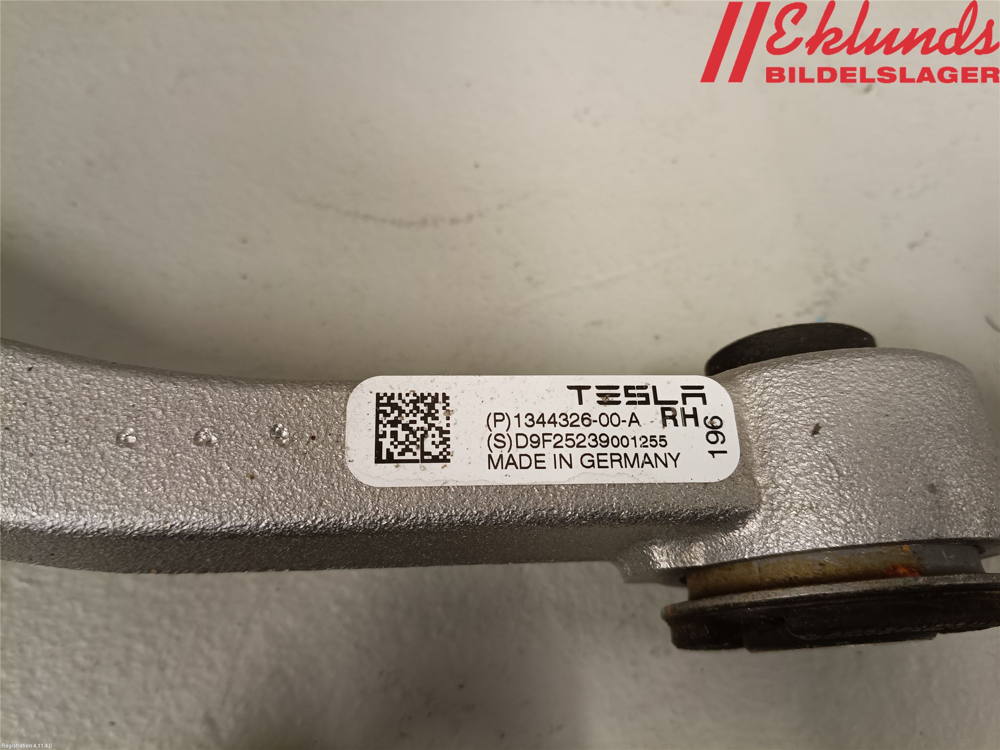 Tesla MODEL Y 21- Bärarm Fram Övre Hö