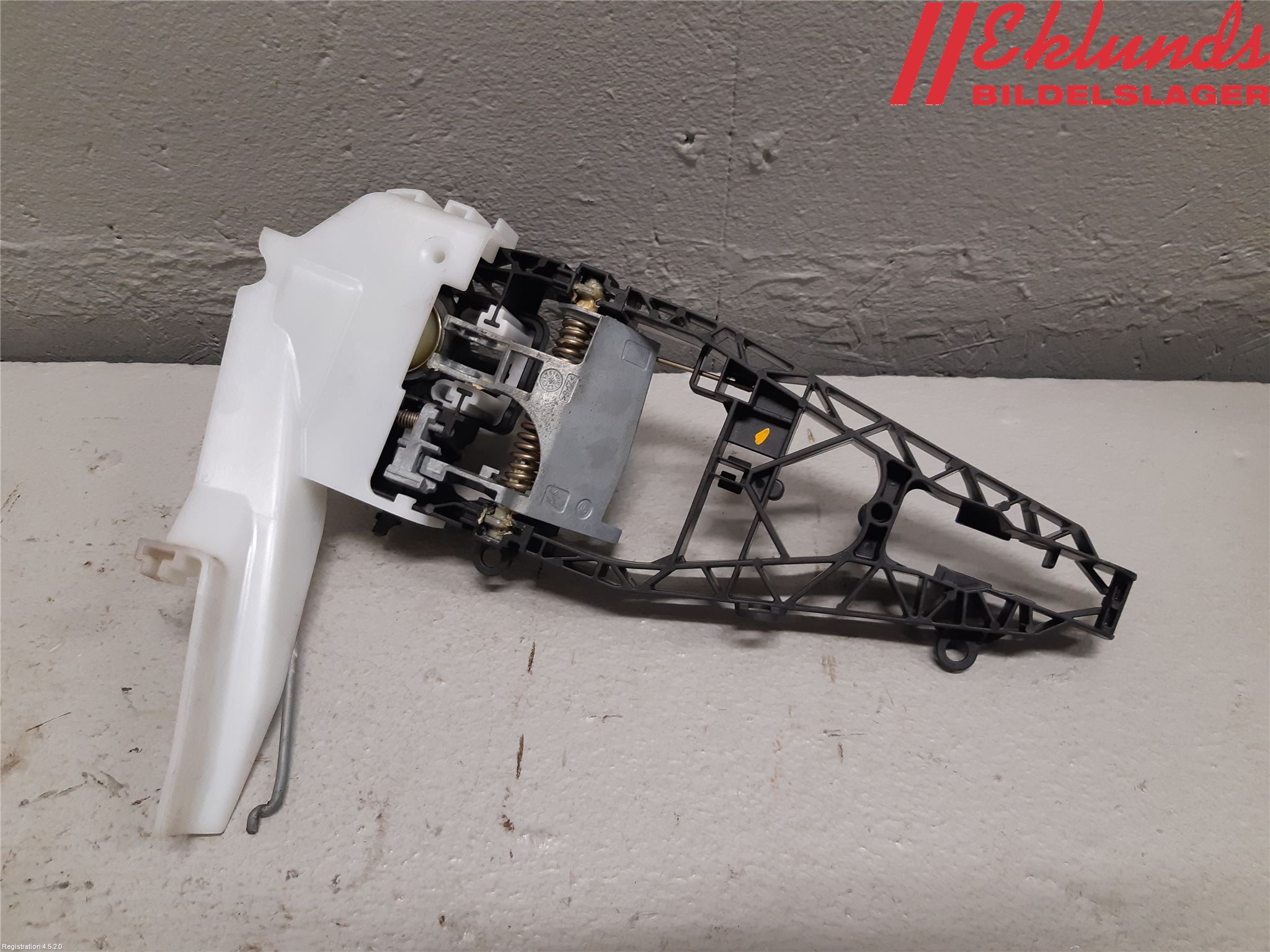 BMW X1 F48 15-22 Dörrhandtag Yttre Vä