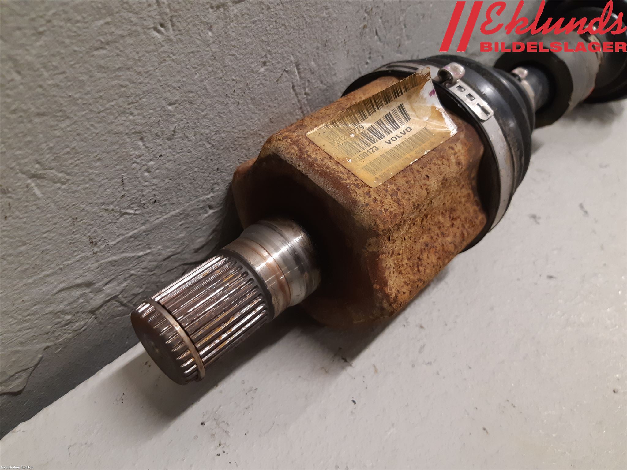 Volvo V70 08-13 Drivaxel Fram Vänster