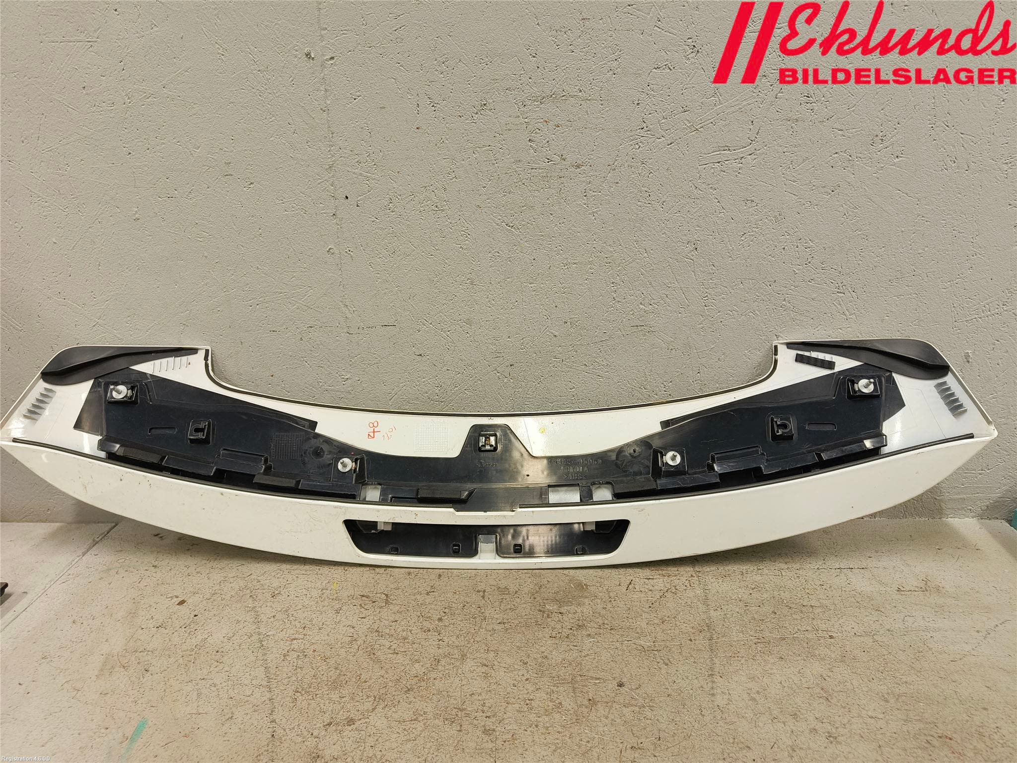 Toyota AVENSIS 09-15 Spoiler Baklucka