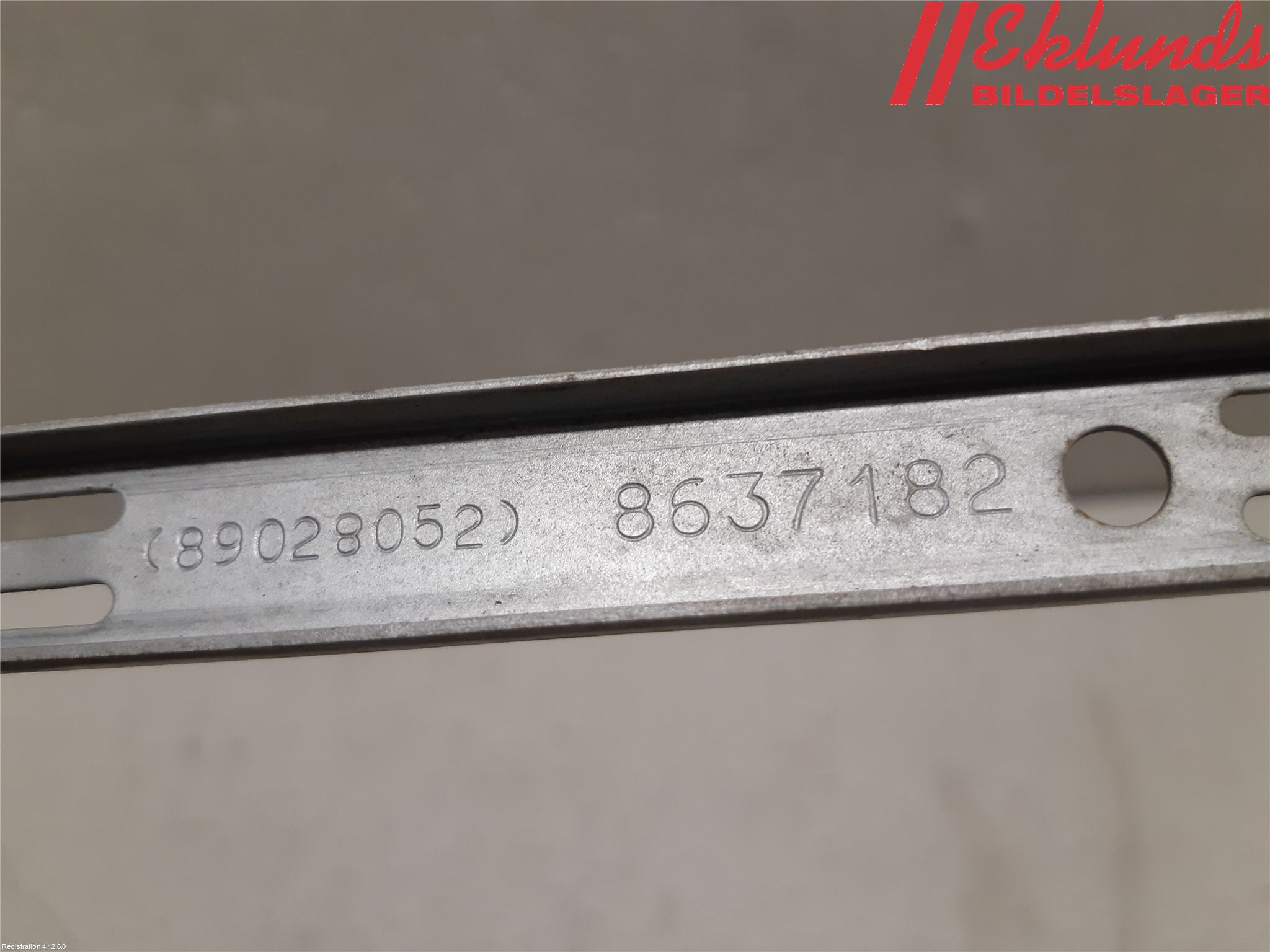 Volvo XC90 07-14 Strålkast Fästsarg