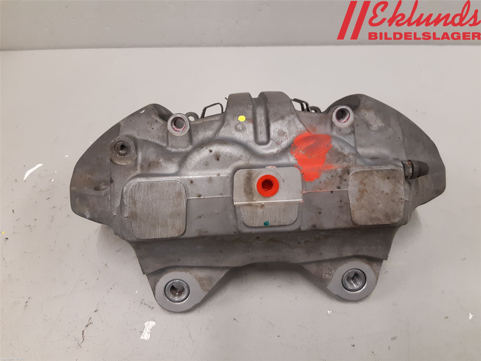 Tesla MODEL Y 21- Bromsok Fram Vänster