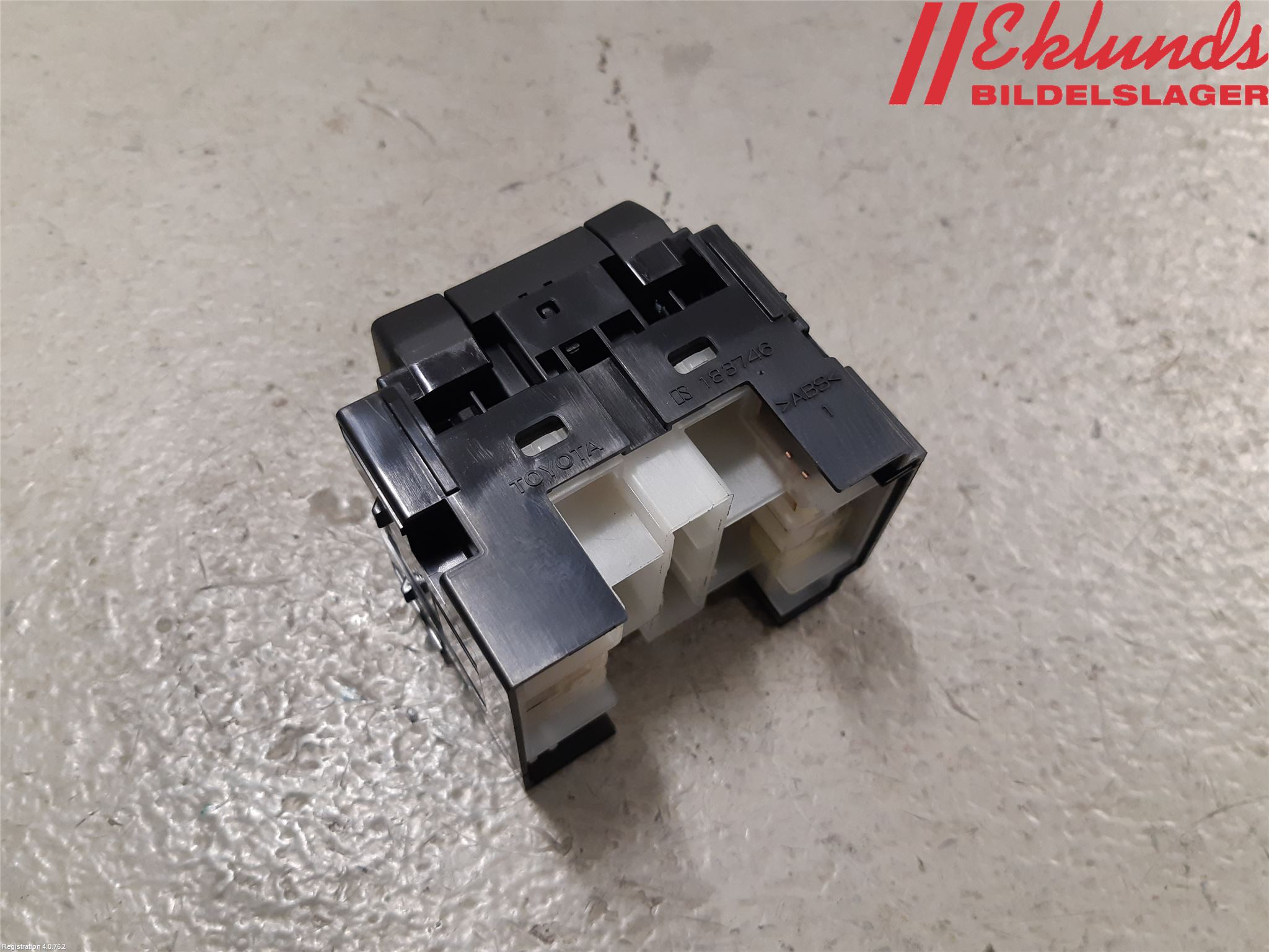 Lexus UX/300e 19- Strömställare Spegel