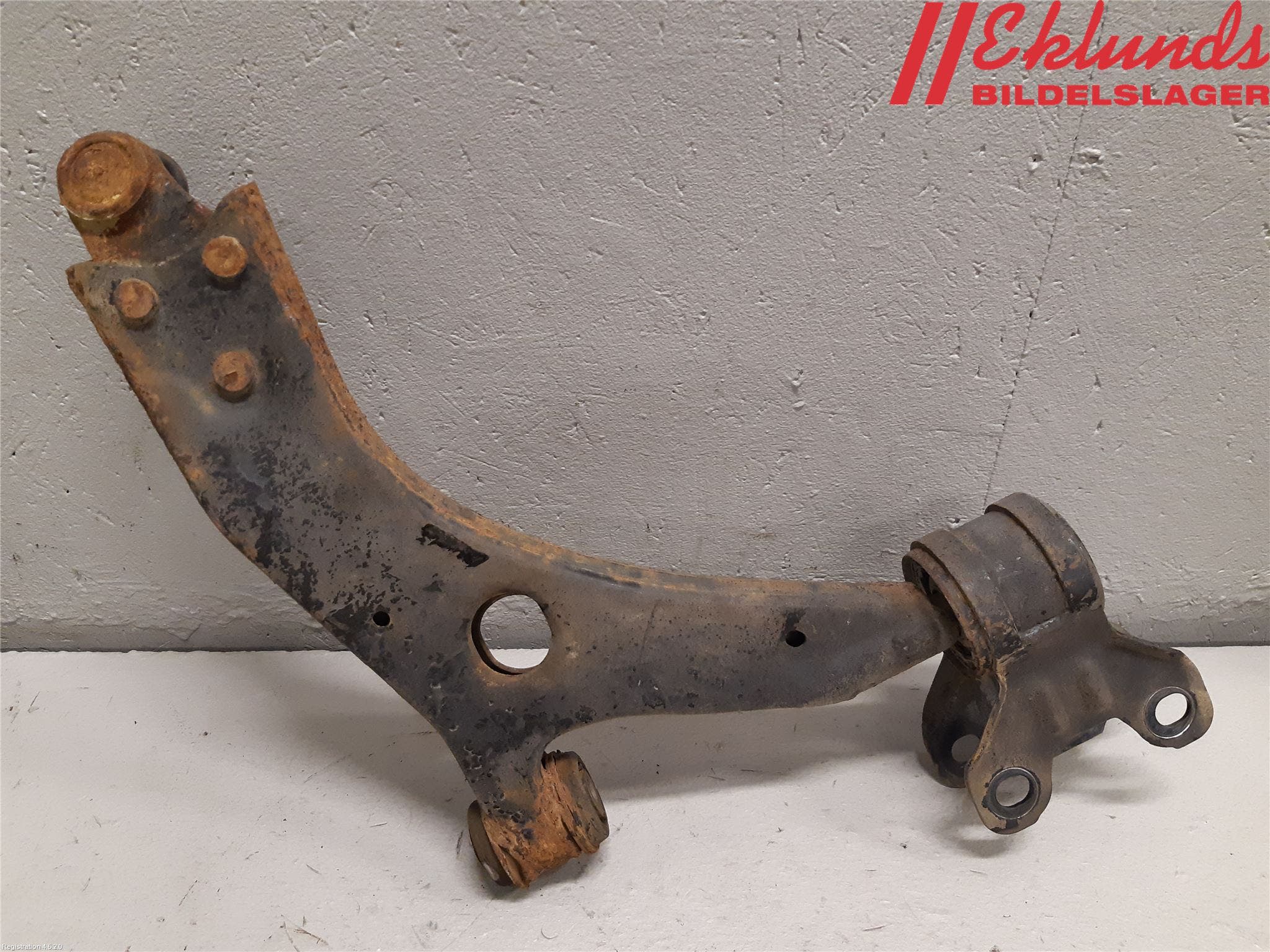 Volvo V40 12-19 Bärarm Fram Undre Vä