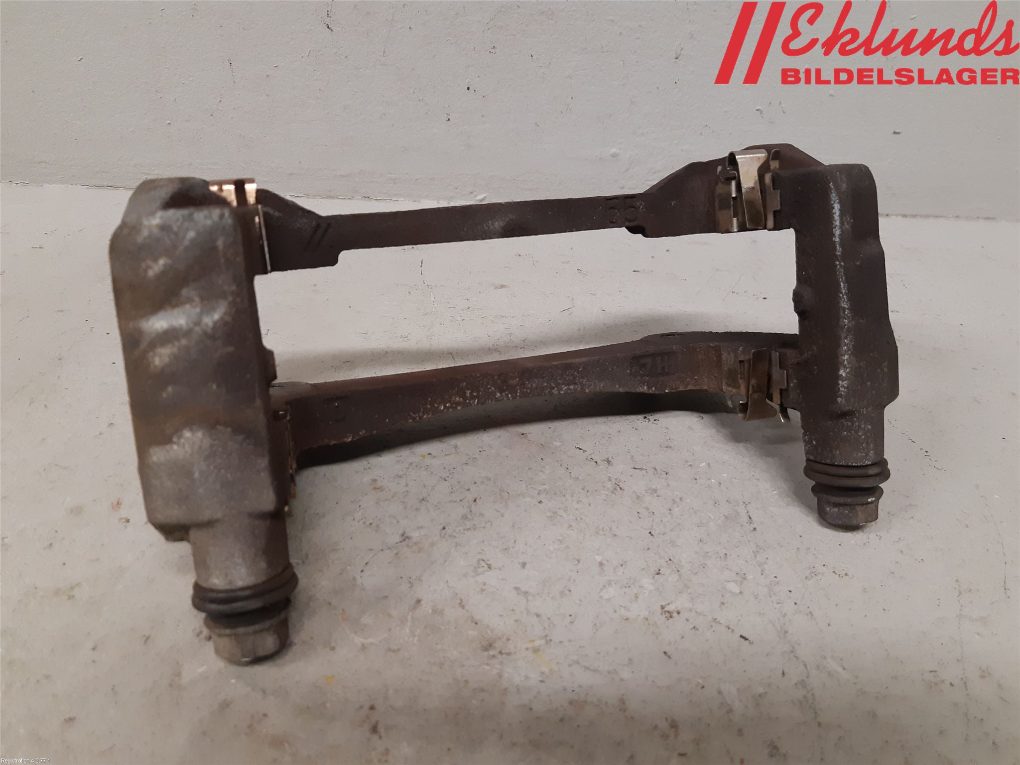 Toyota RAV4 19- Bromsokshållare