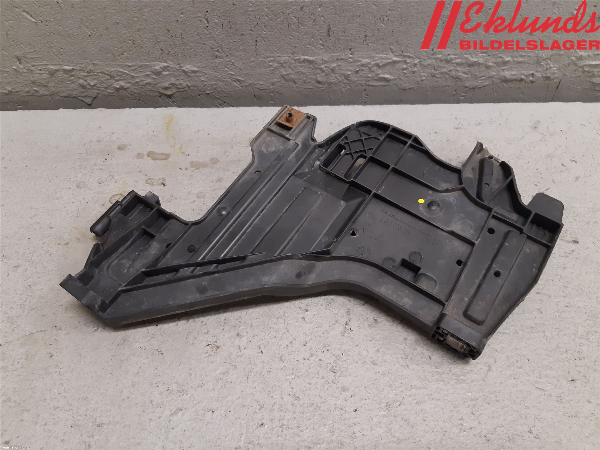 Audi A4/S4 08-11 Strålkast Fästsarg