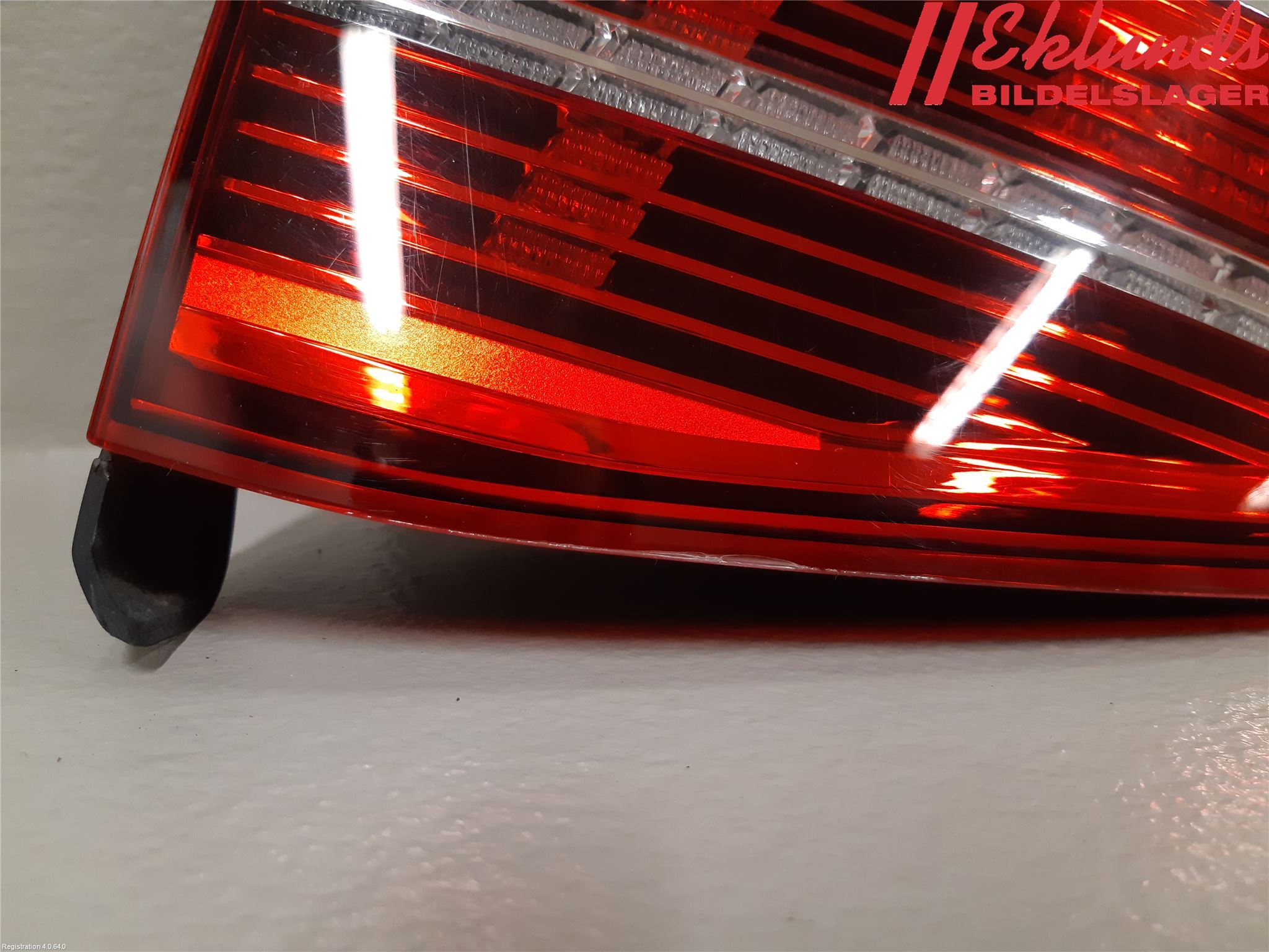 Volkswagen VW PASSAT 15-19 Bakljus Lucka Vä