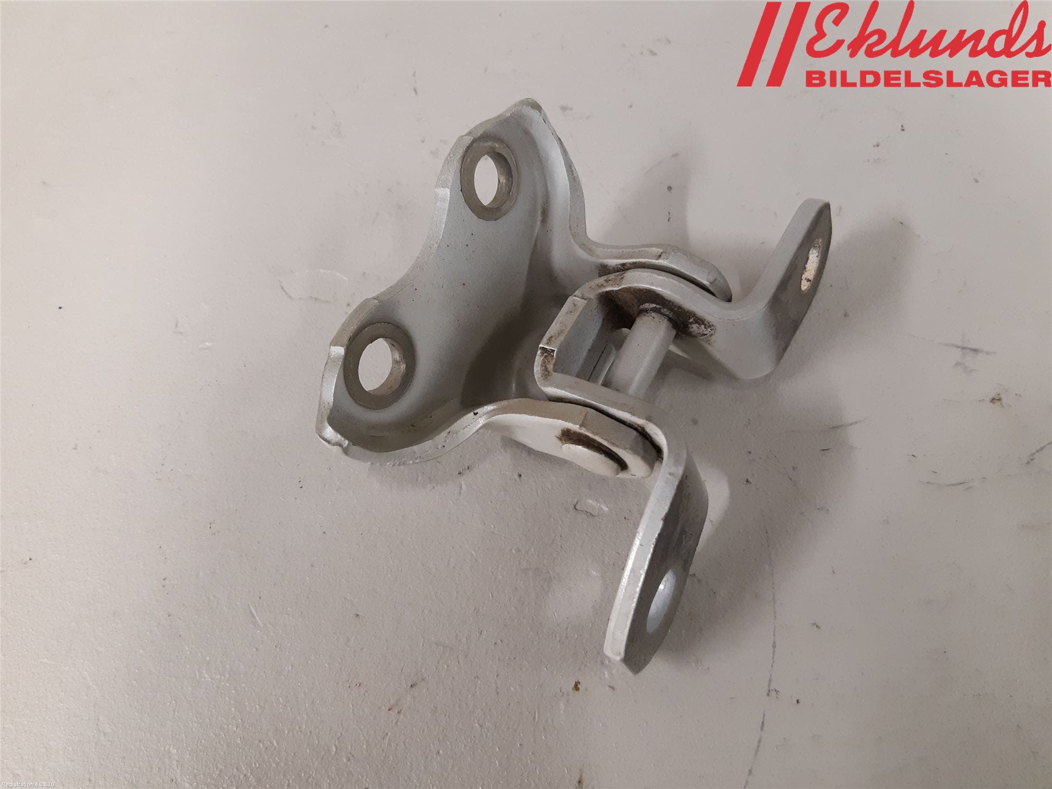 Toyota YARIS XP130 12-14 Dörrgångjärn