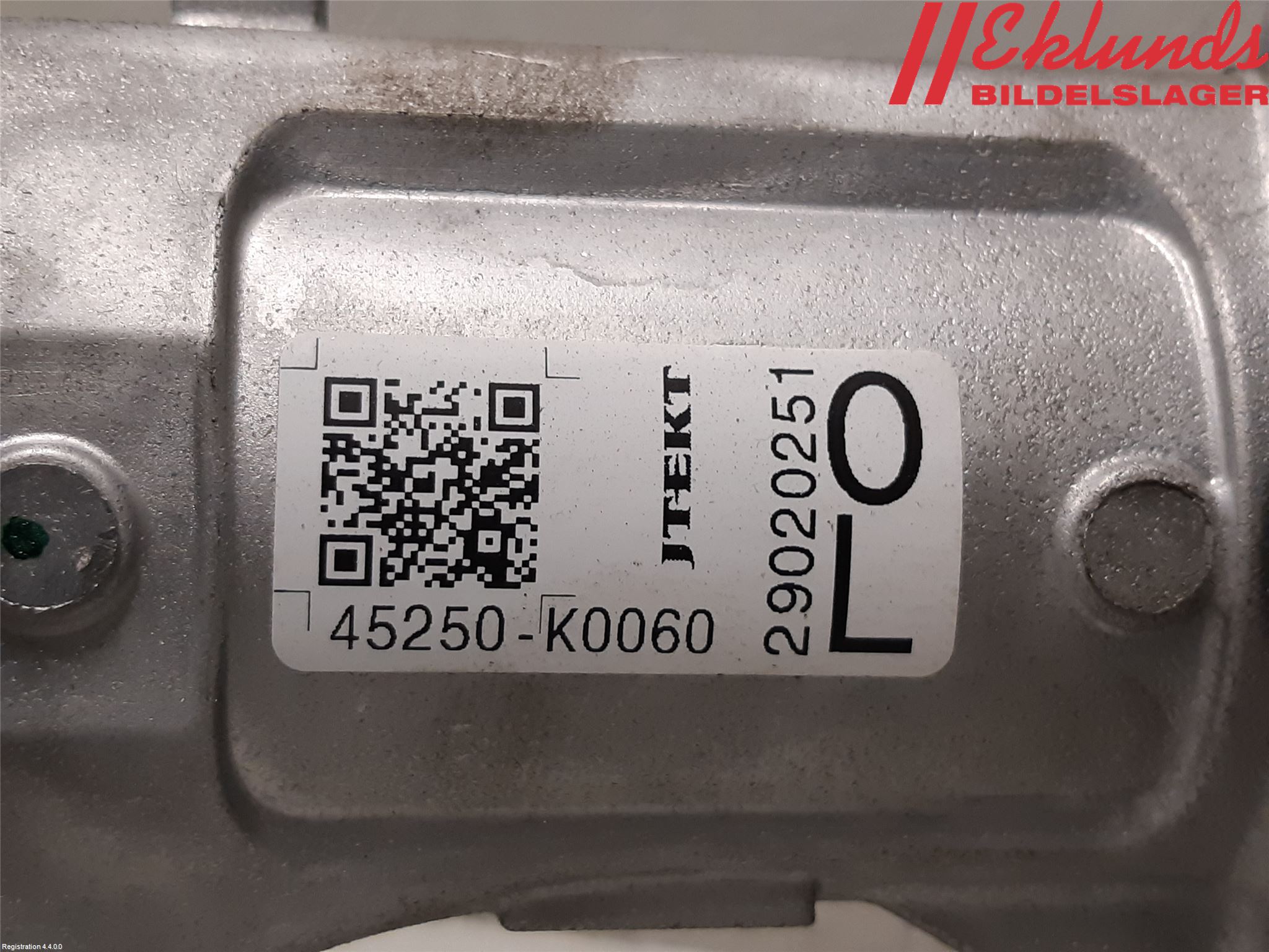 Toyota YARIS XP21 20- Rattaxelagg Med Inb Servo
