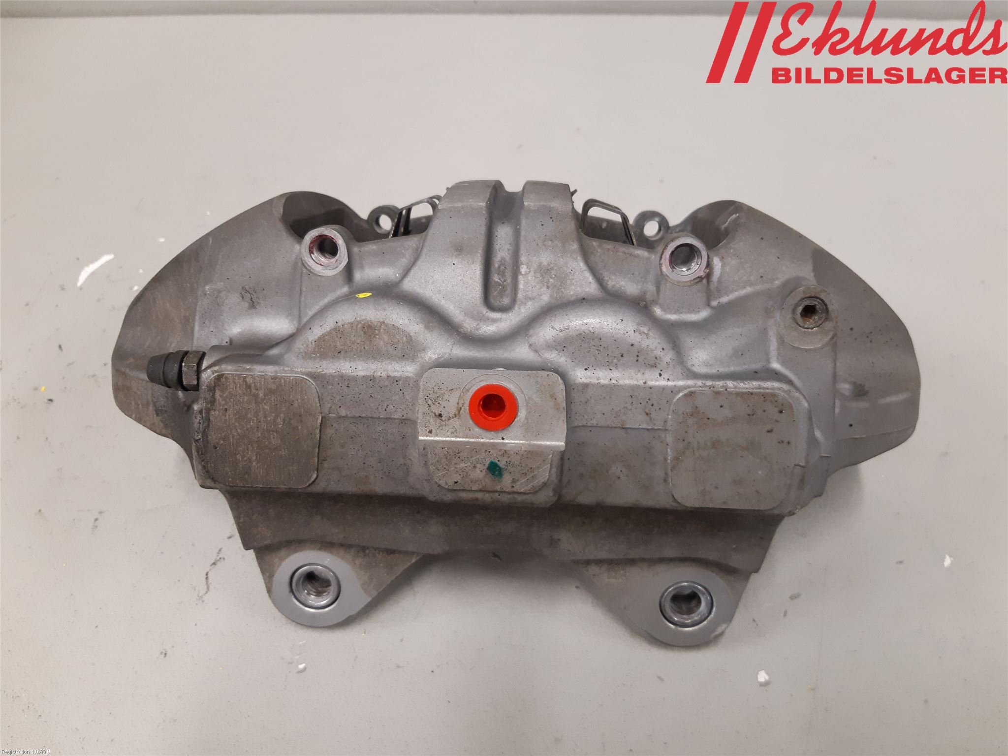 Tesla MODEL Y 21- Bromsok Fram Höger