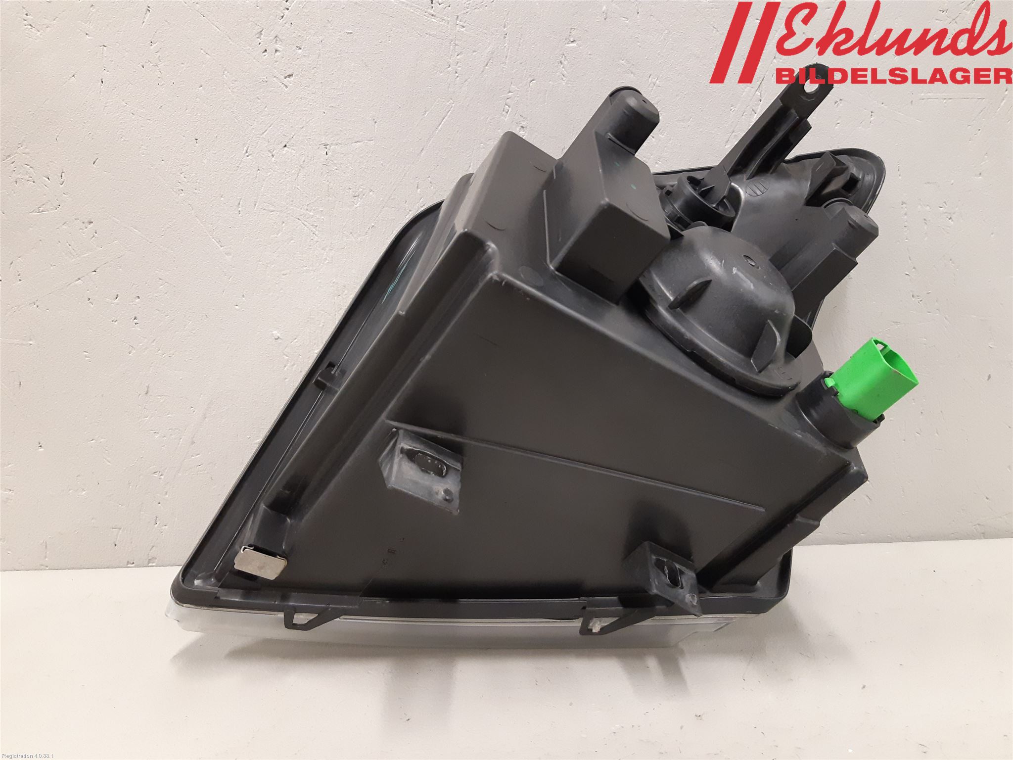 Ford TRANSIT CONNECT 09-13 Strålkastare Höger