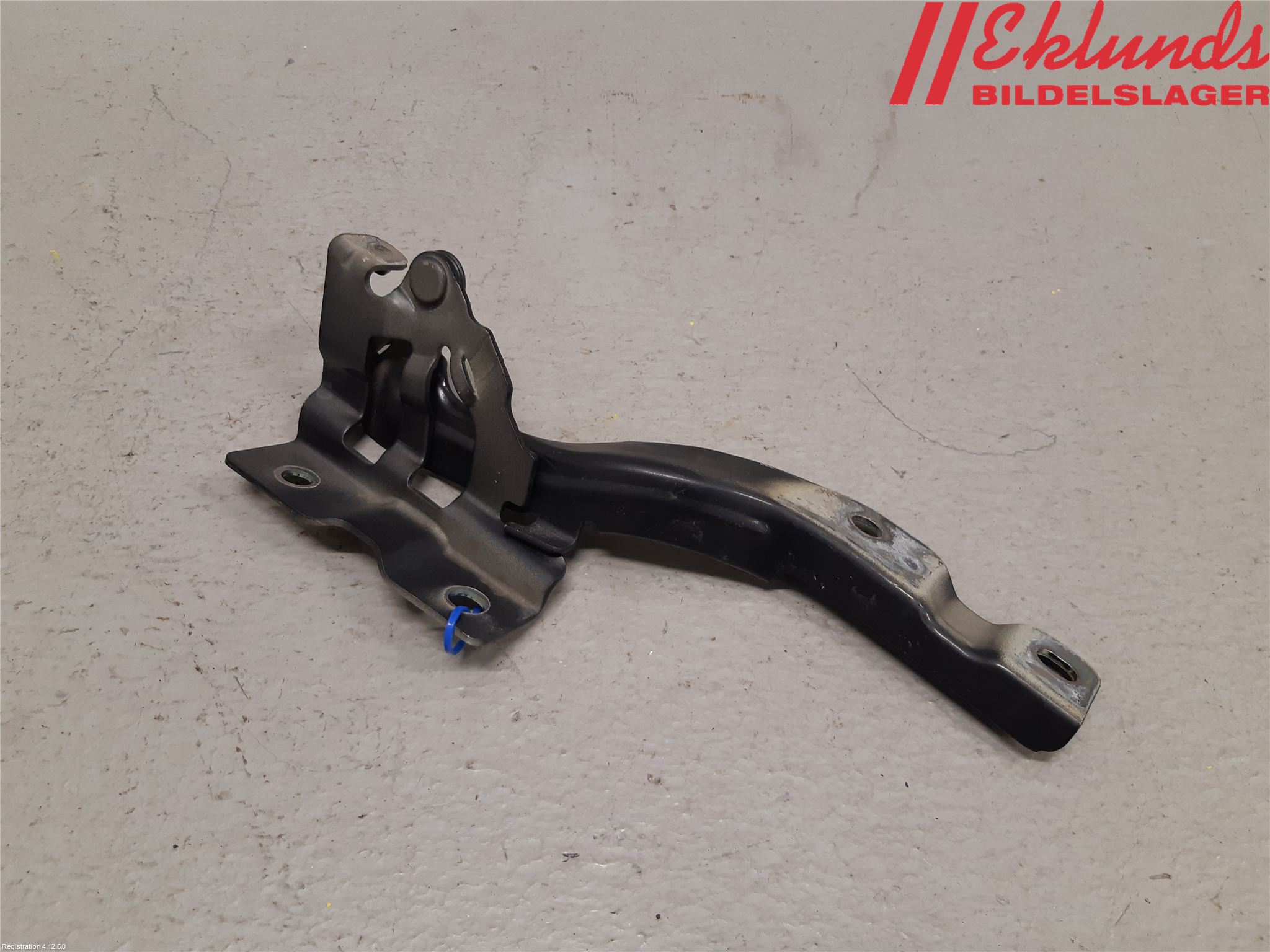 Kia RIO 12-16 Huvgångjärn