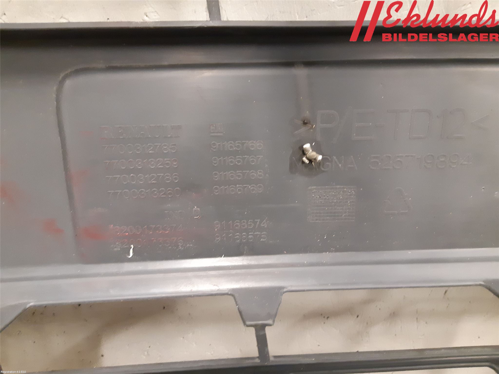 Renault TRAFIC   02-14 Stötfångarbeklädnad Fram