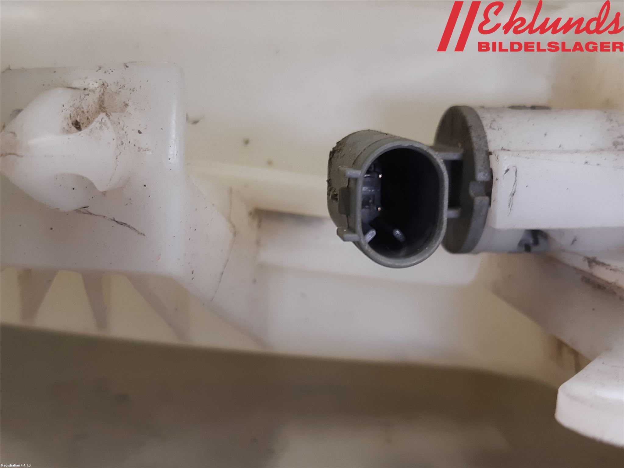 BMW 3 E92/93 Coupé/Cab 05-14 Spolartank Vindruta-Strål