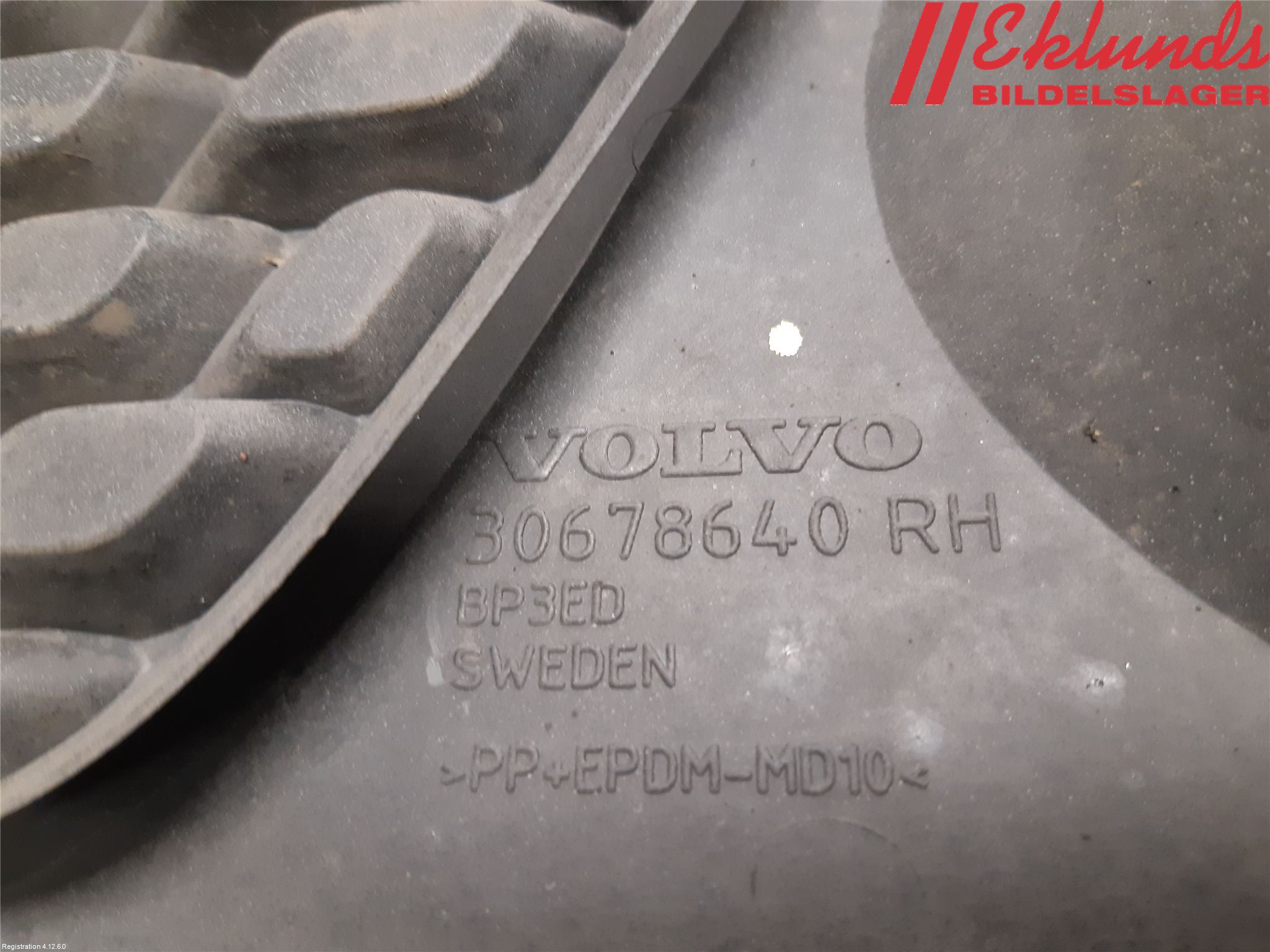 Volvo V70 08-13 Dimljussarg Fram