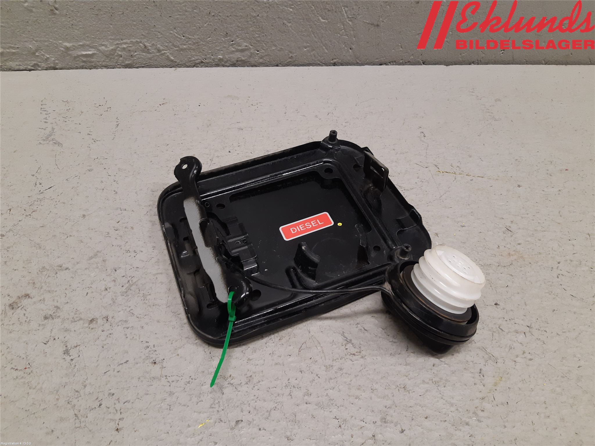 Nissan X-TRAIL 14-21 Tanklucka