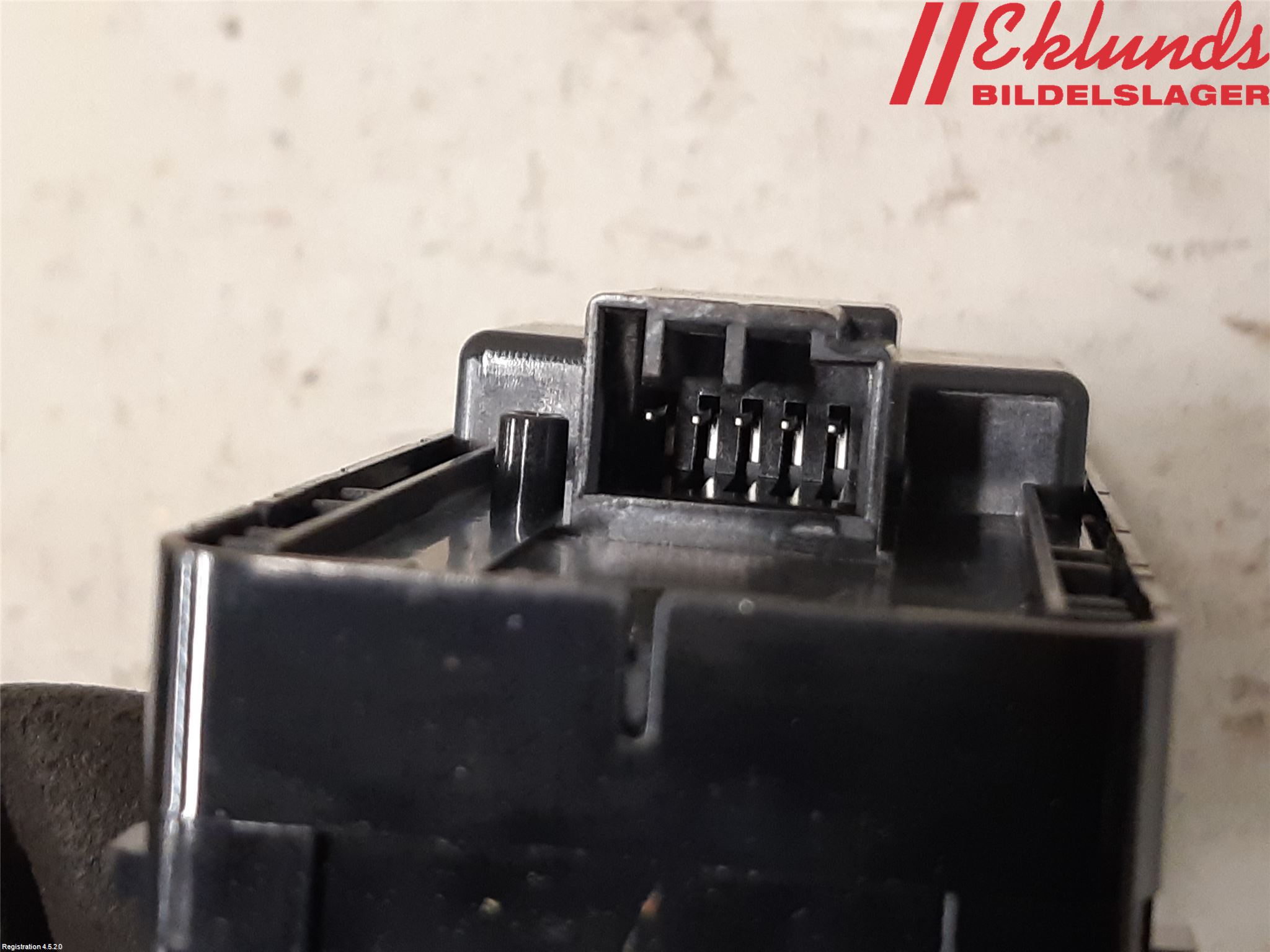 Volvo XC40/RECHARGE 18- Strömställare Elhiss