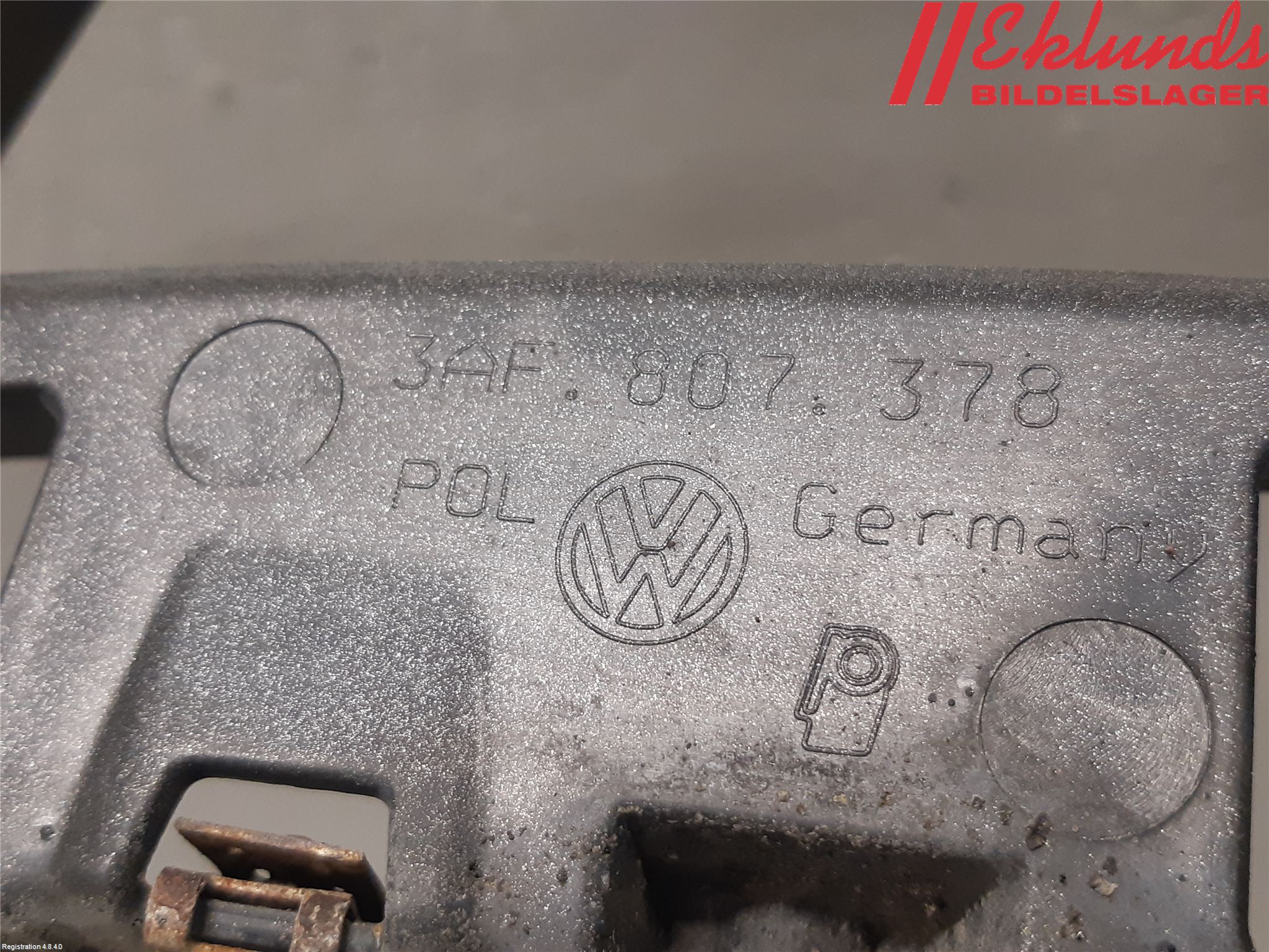 Volkswagen VW PASSAT 11-14 Stötfångarfäste Bak Hö