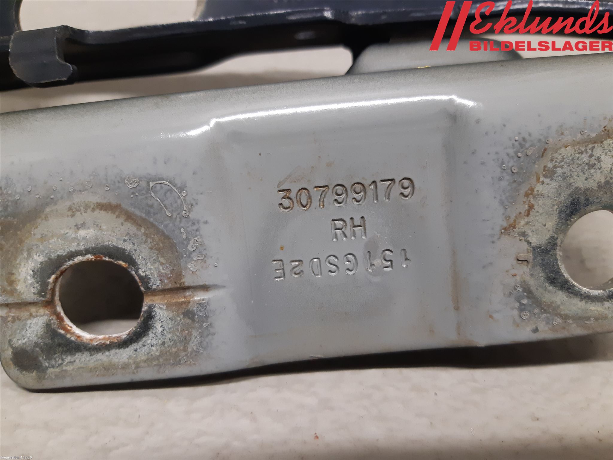 Volvo S60 11-13 Huvgångjärn