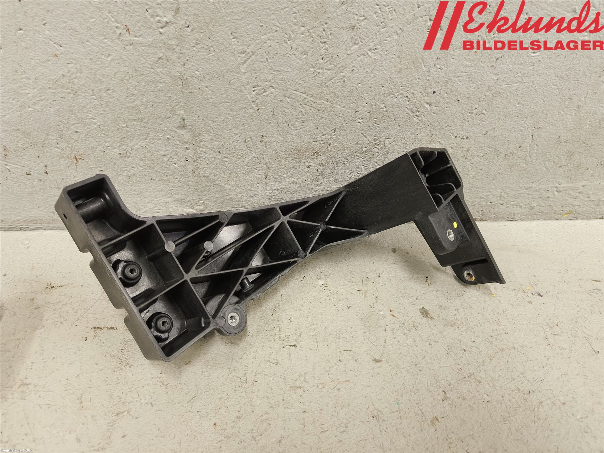 Hyundai i40 08-15 Strålkastarsarg Vänster