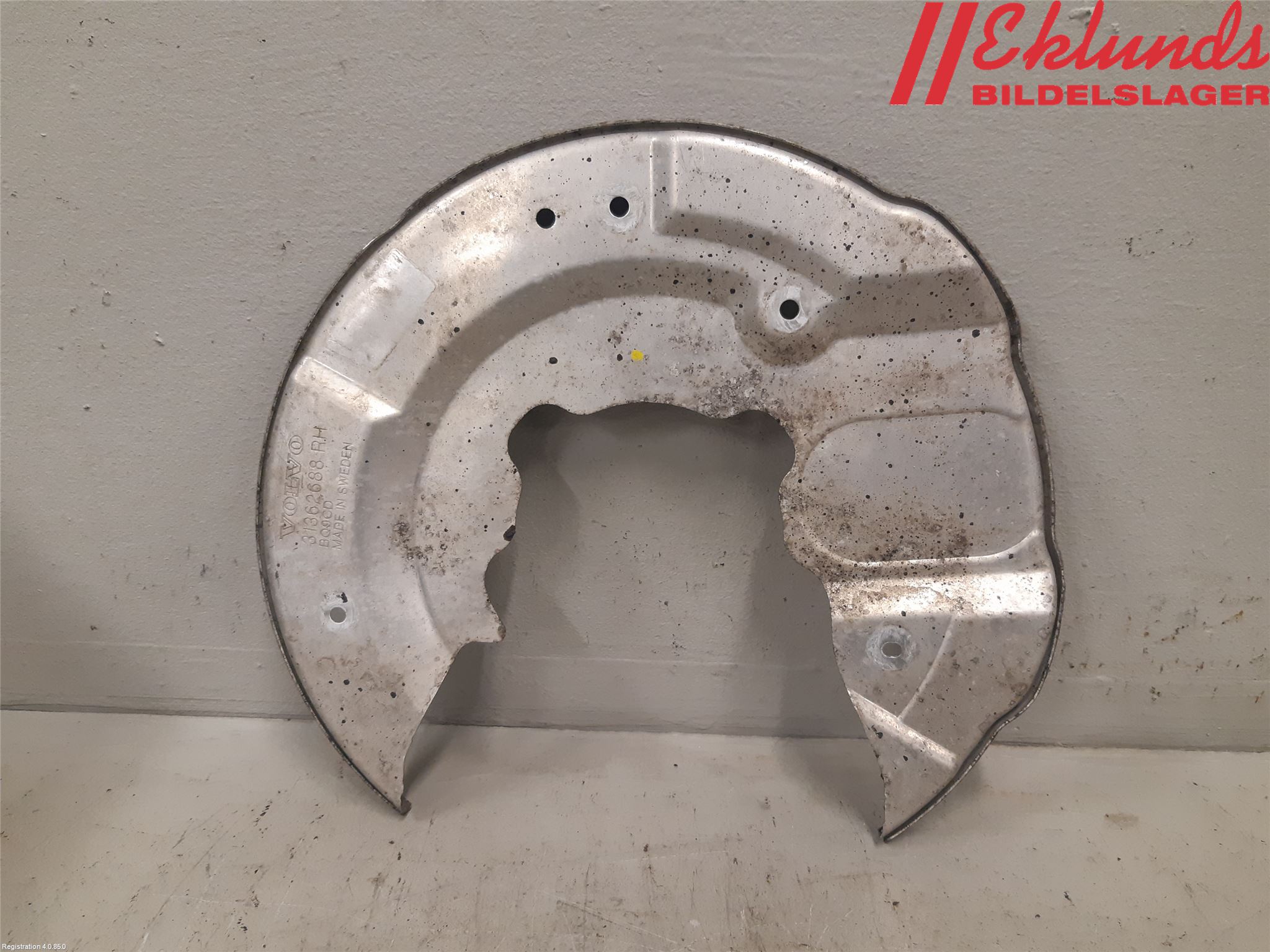 Volvo V90 17->> Bromssköld Fram