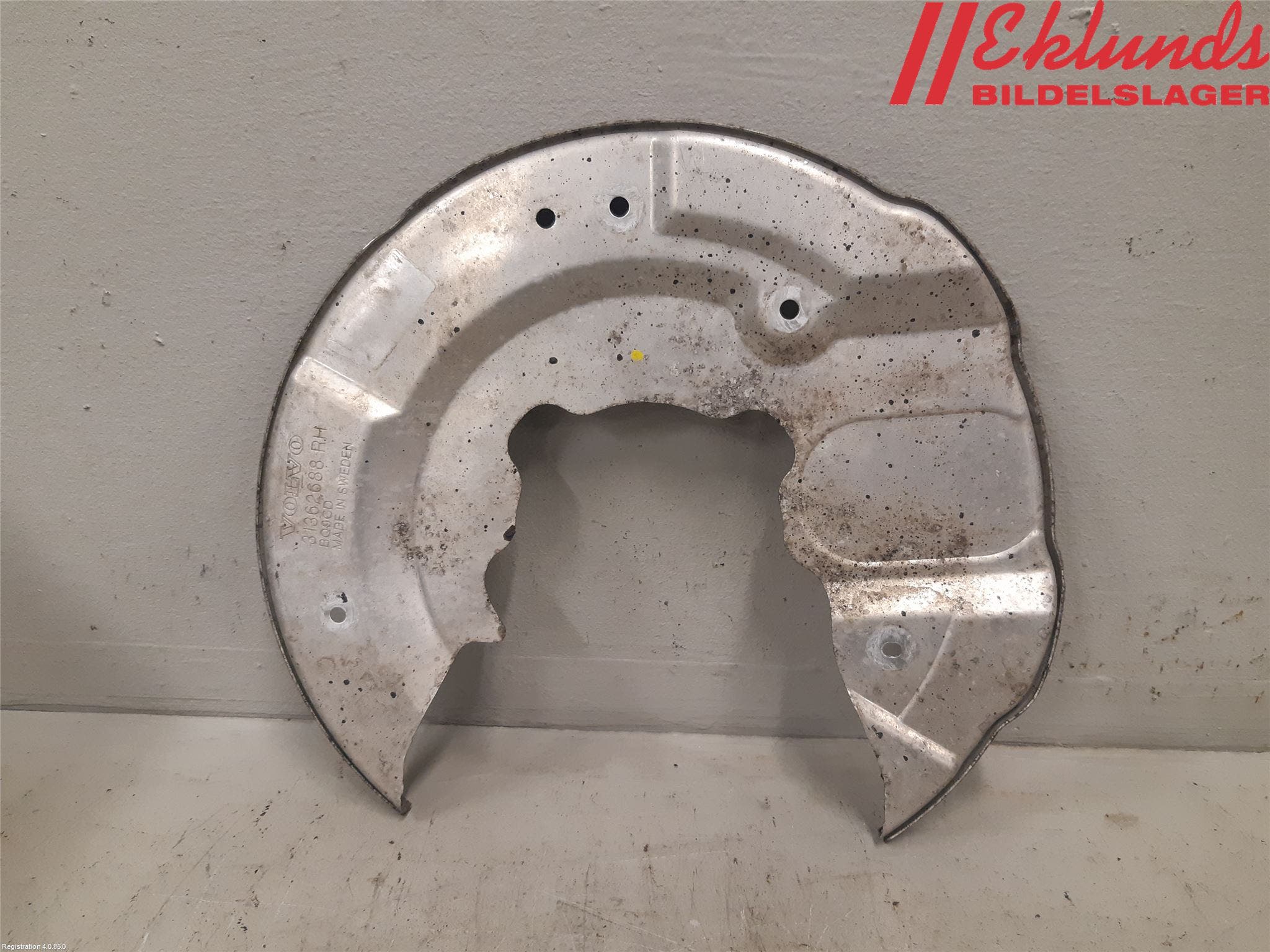 Volvo V90 17->> Bromssköld Fram