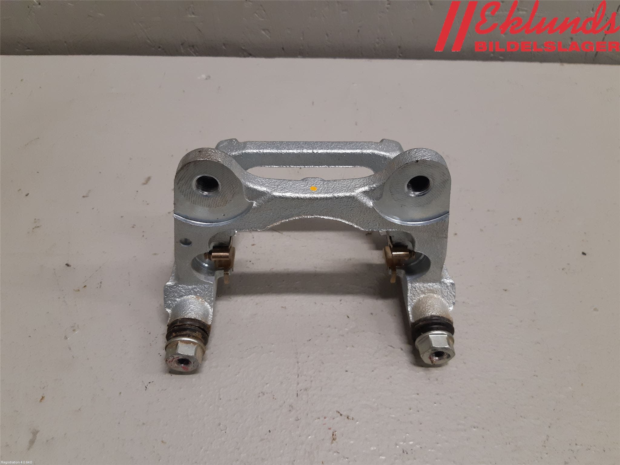 Toyota RAV4 19- Bromsokshållare