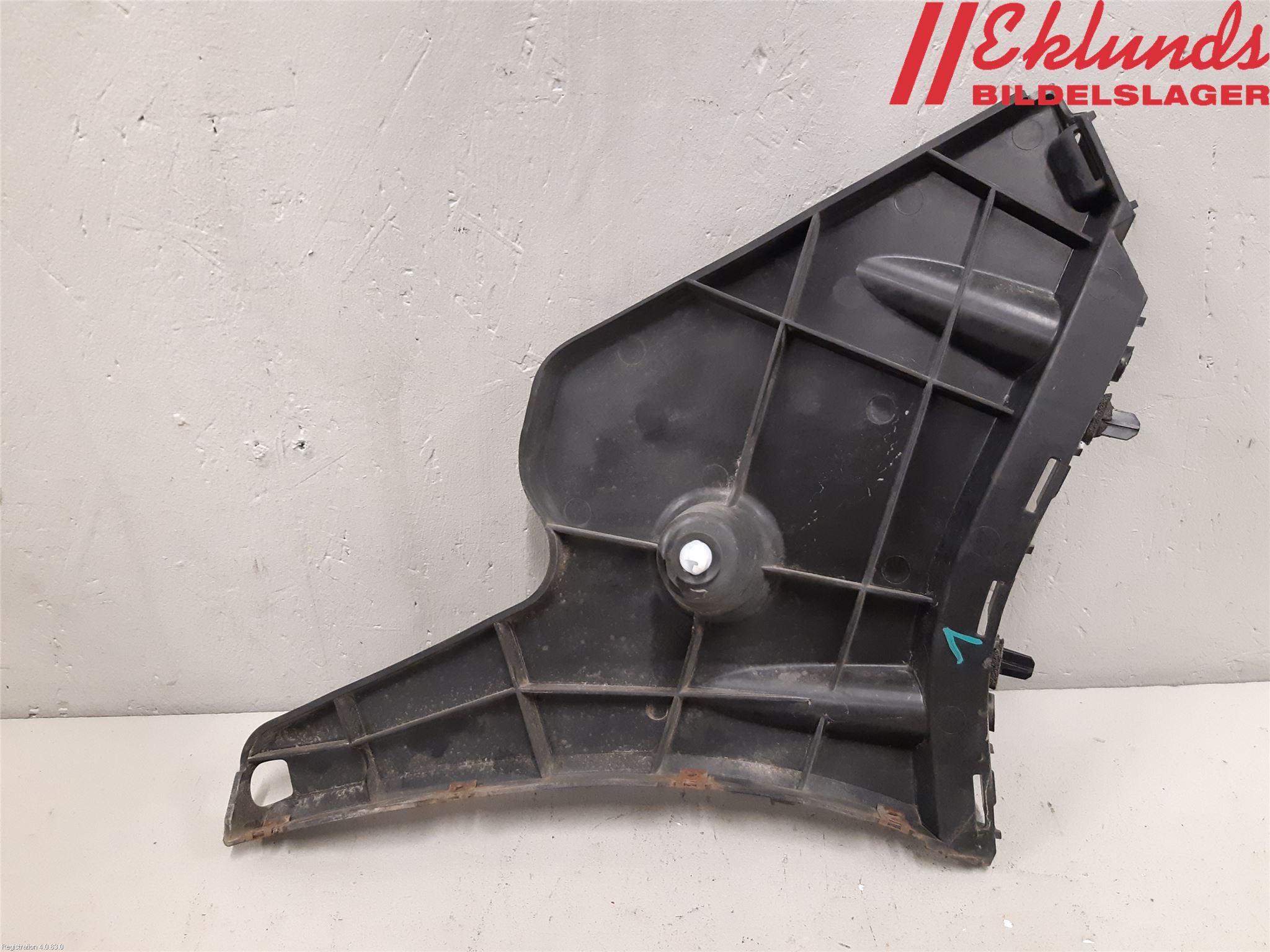 Volvo S60 11-13 Stötfångarfäste Bak Vä