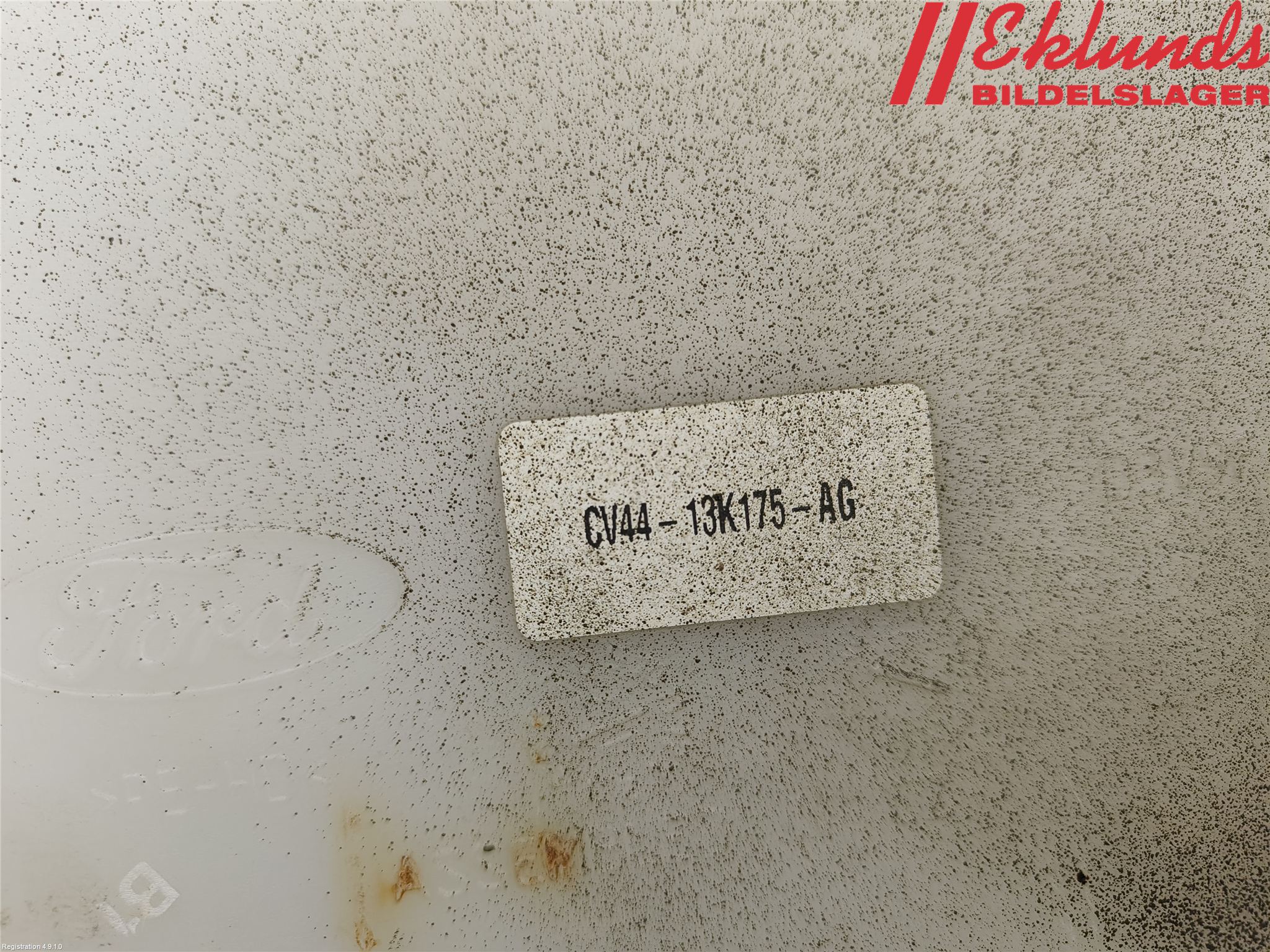 Ford KUGA 17-19 Spolartank Vindruta-Strål