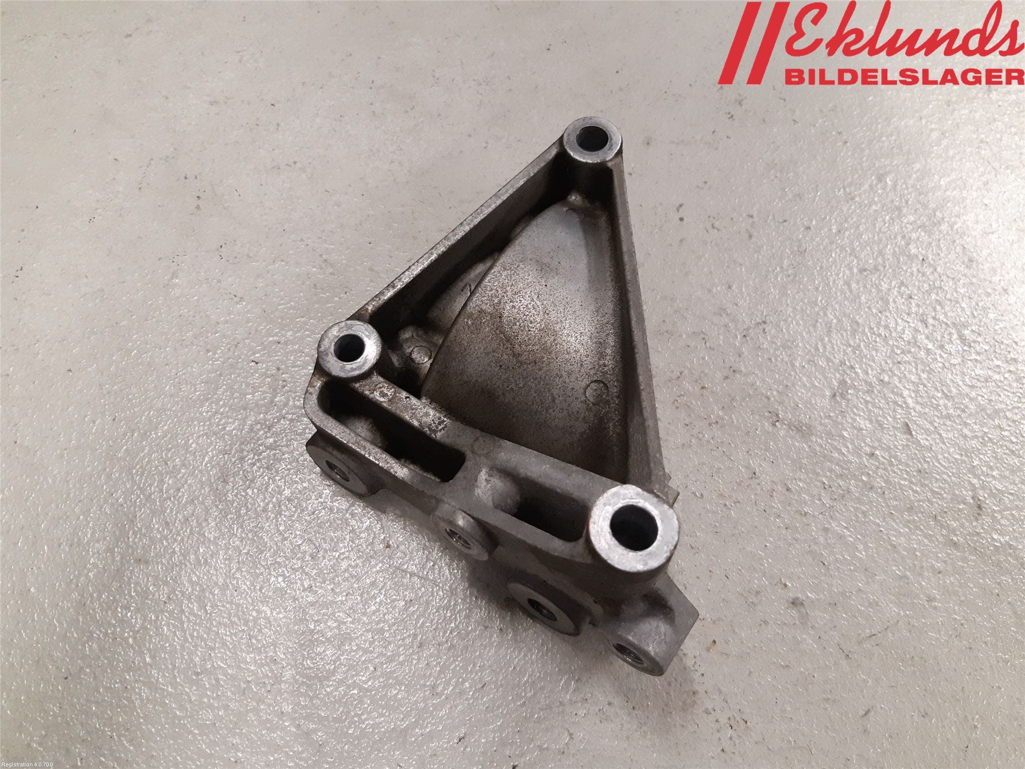 Saab 9-5 06-10 Styrservopumpsfäste