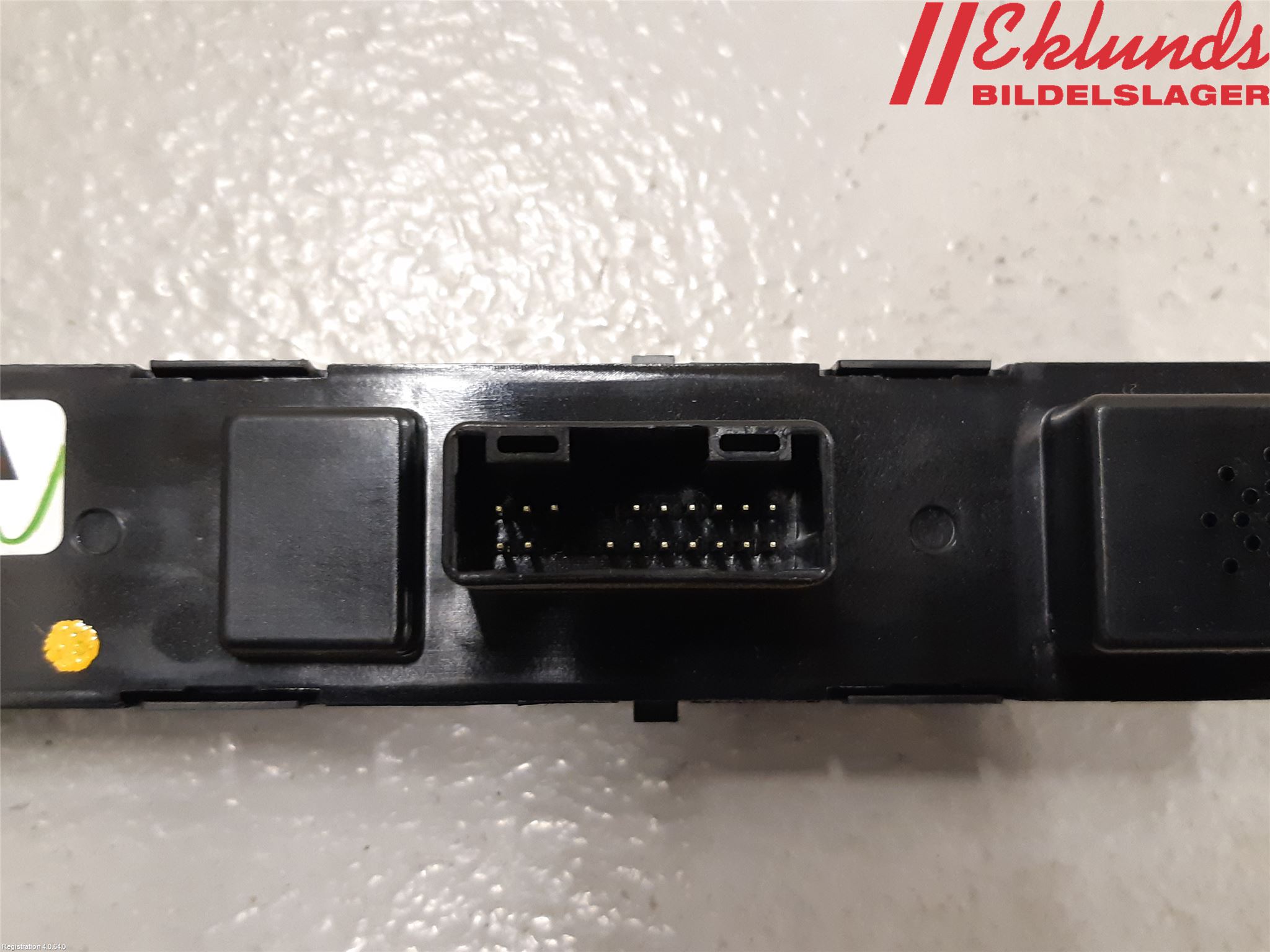 Mitsubishi OUTLANDER 13-21 Strömställare Varnings