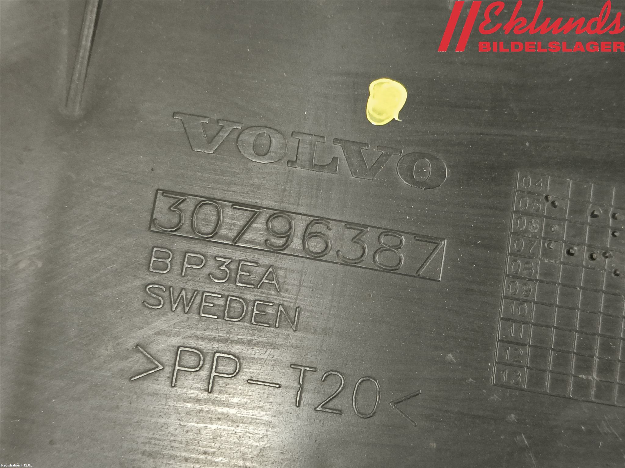 Volvo V70 08-13 Strålkastarsarg Vänster