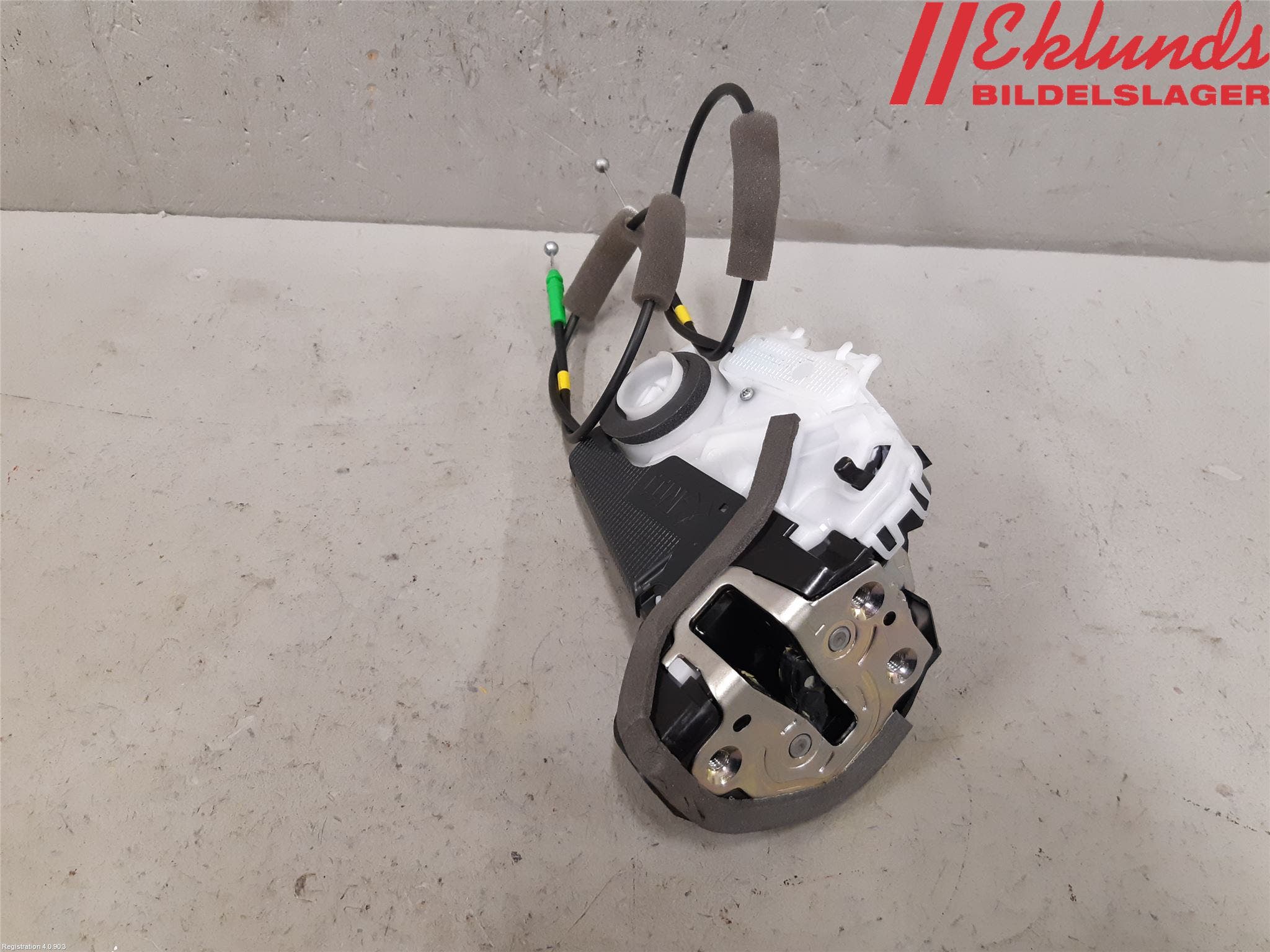 Toyota YARIS XP21 20- Låskista-Dörrlås