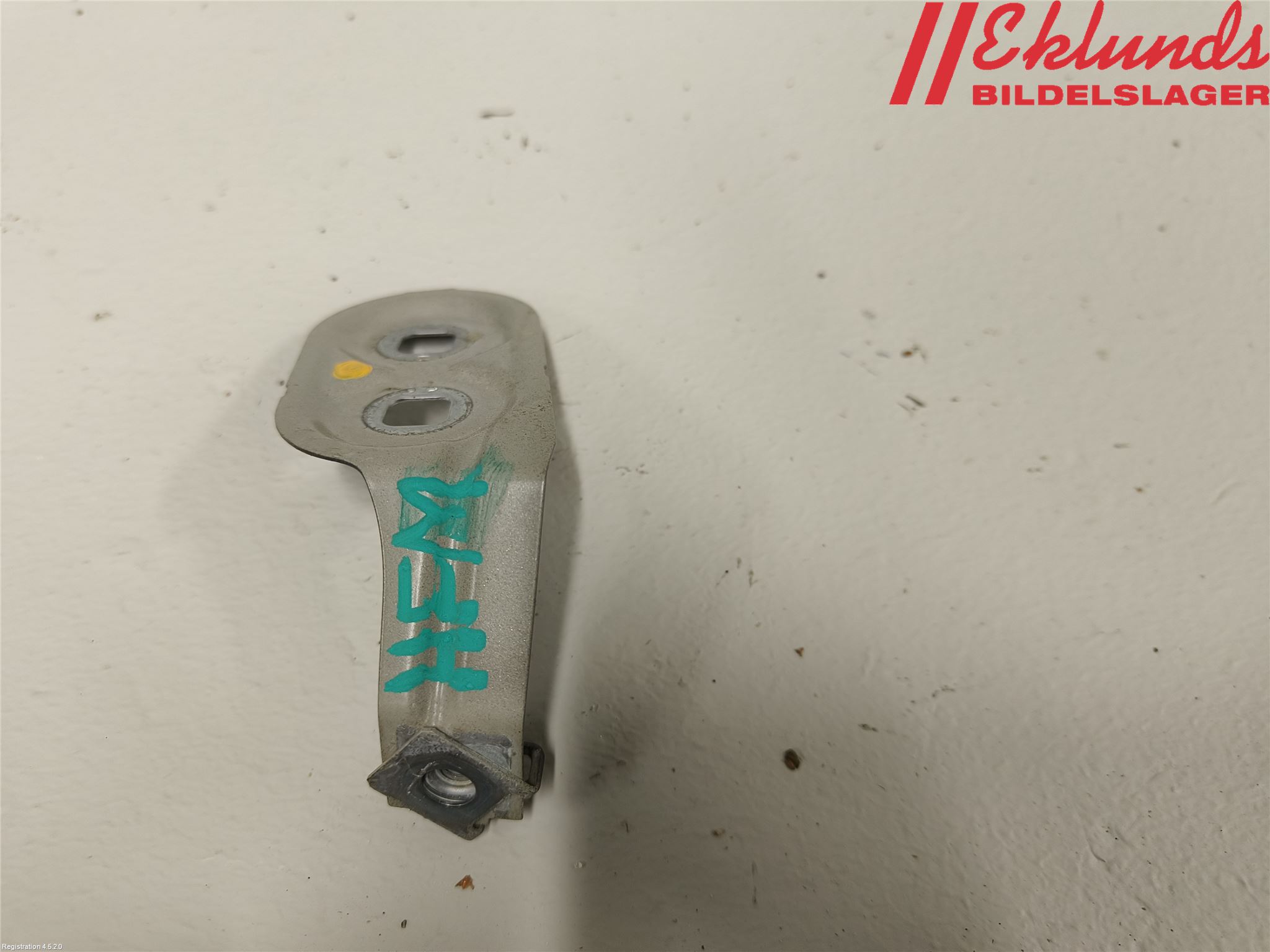 BMW 5 F10/F11/F18 09-17 Skärmfäste Fram Hö