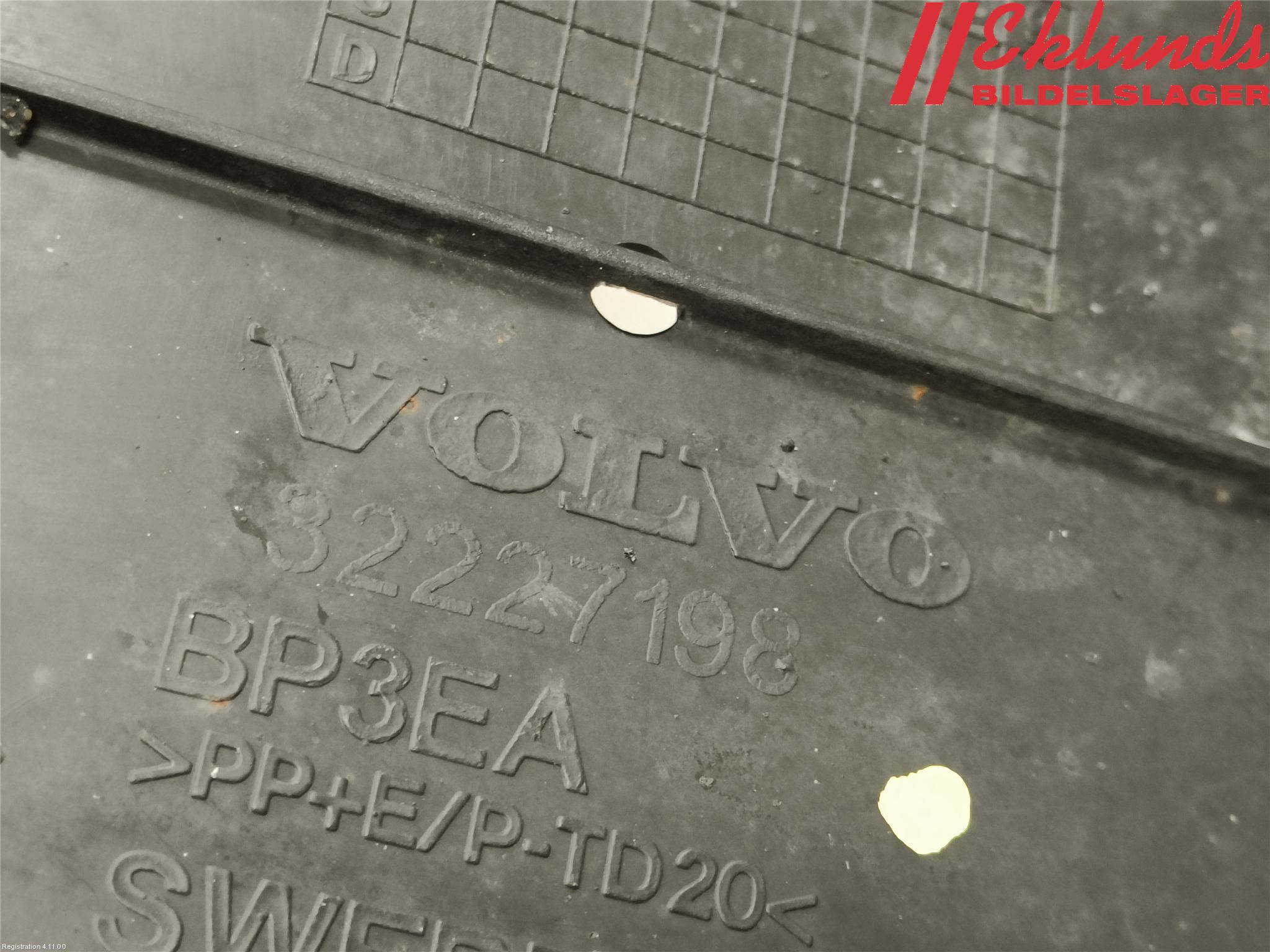 Volvo V60 19- Hasplåt Plåt-Plast