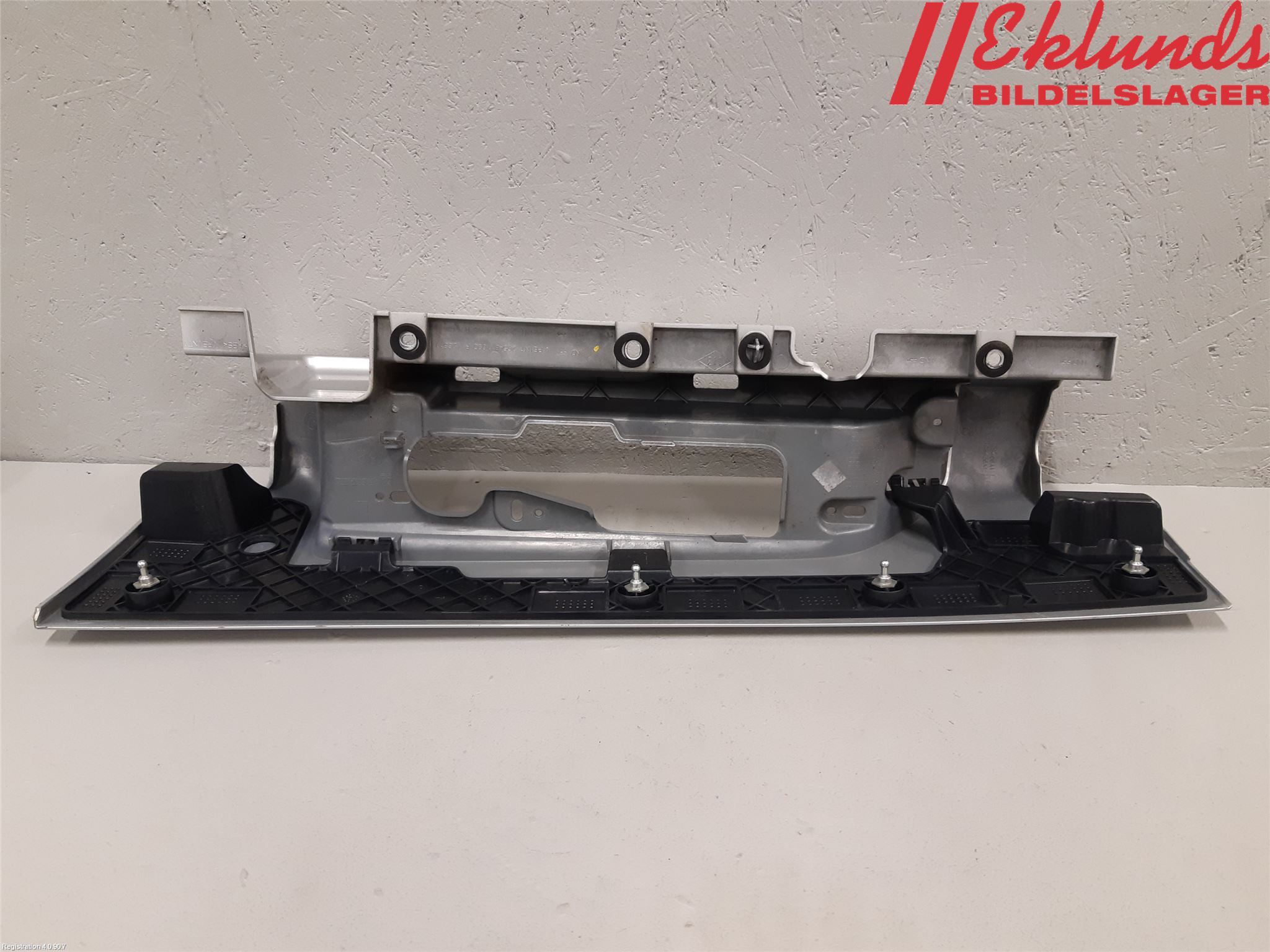 Opel VIVARO 15-19 Bakljussarg