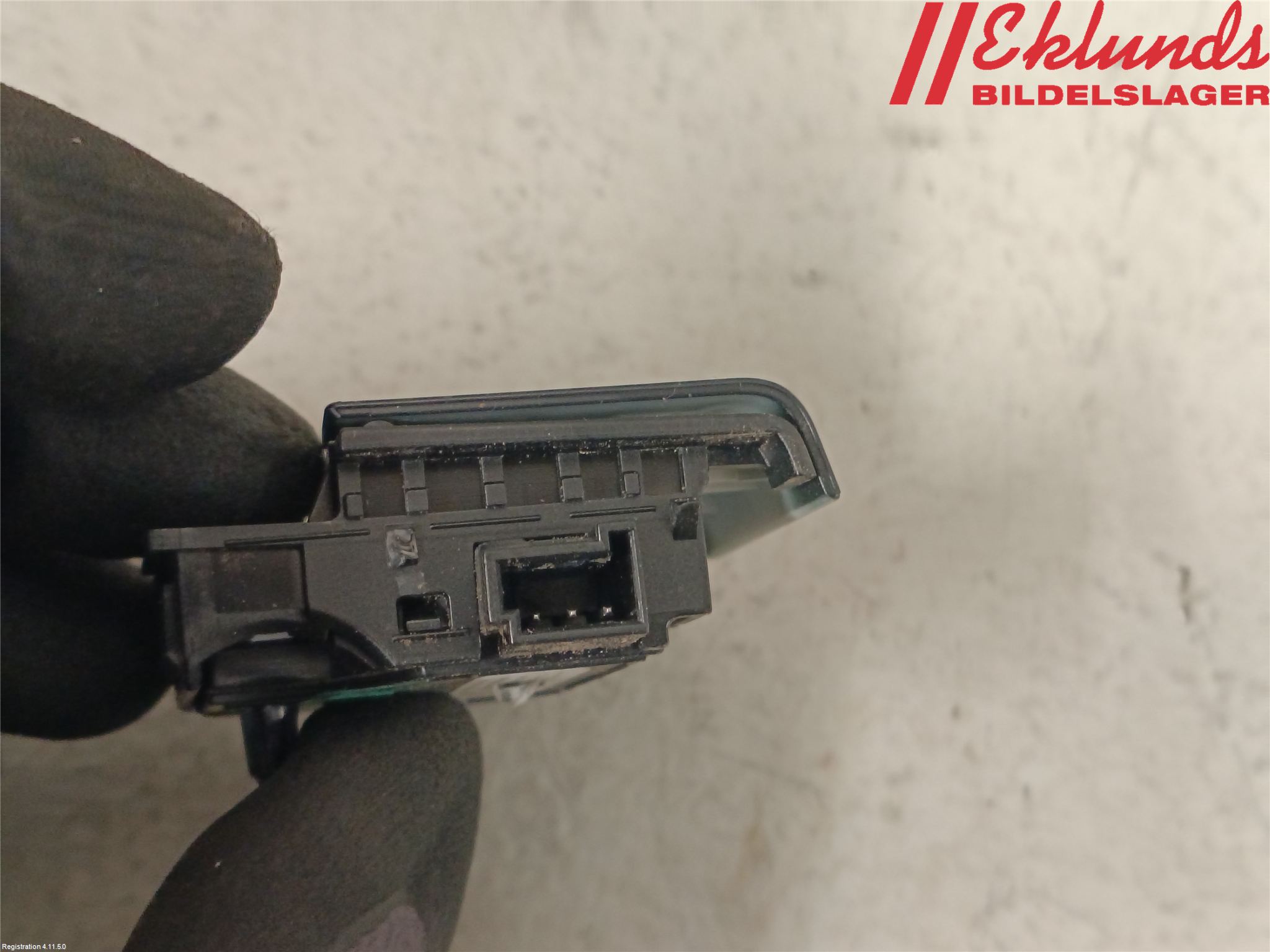 Tesla MODEL Y 21- Strömställare Dörröppnare