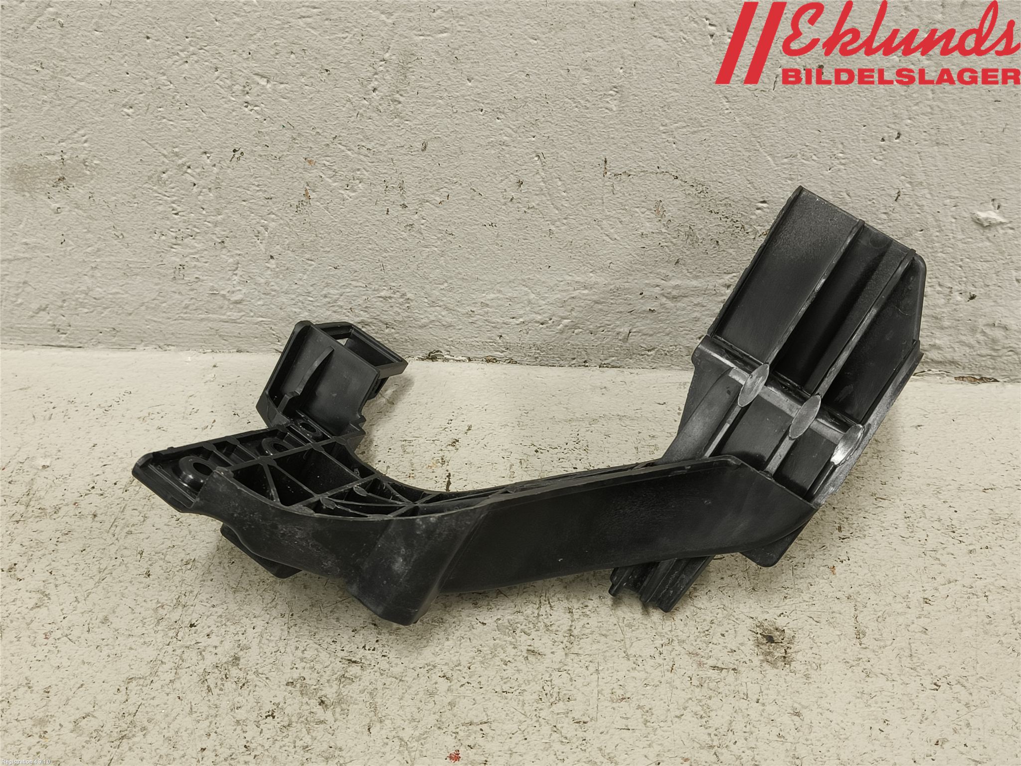 Kia CEED 12-18 Strålkastarsarg Höger