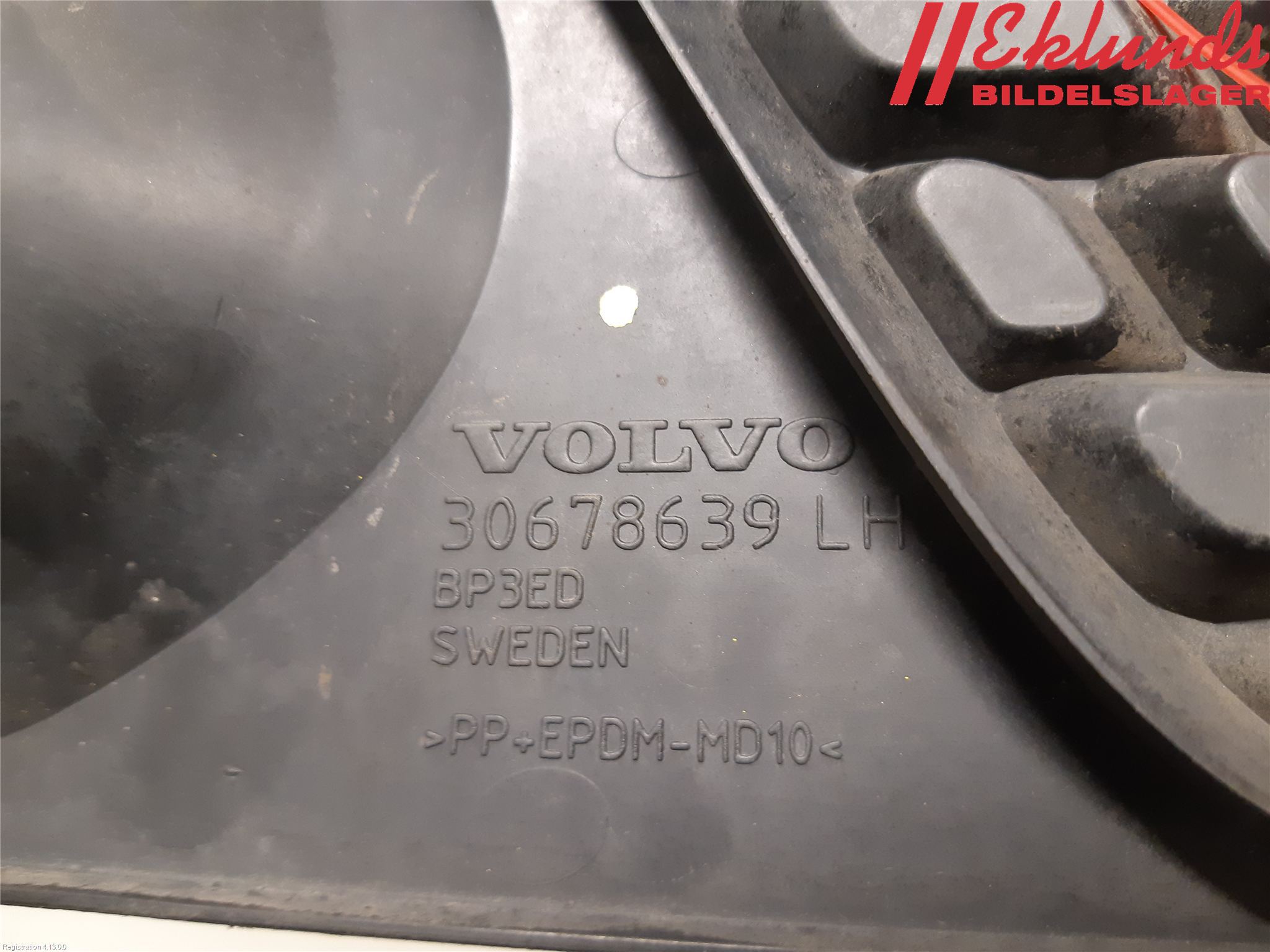 Volvo V70 08-13 Dimljussarg Fram