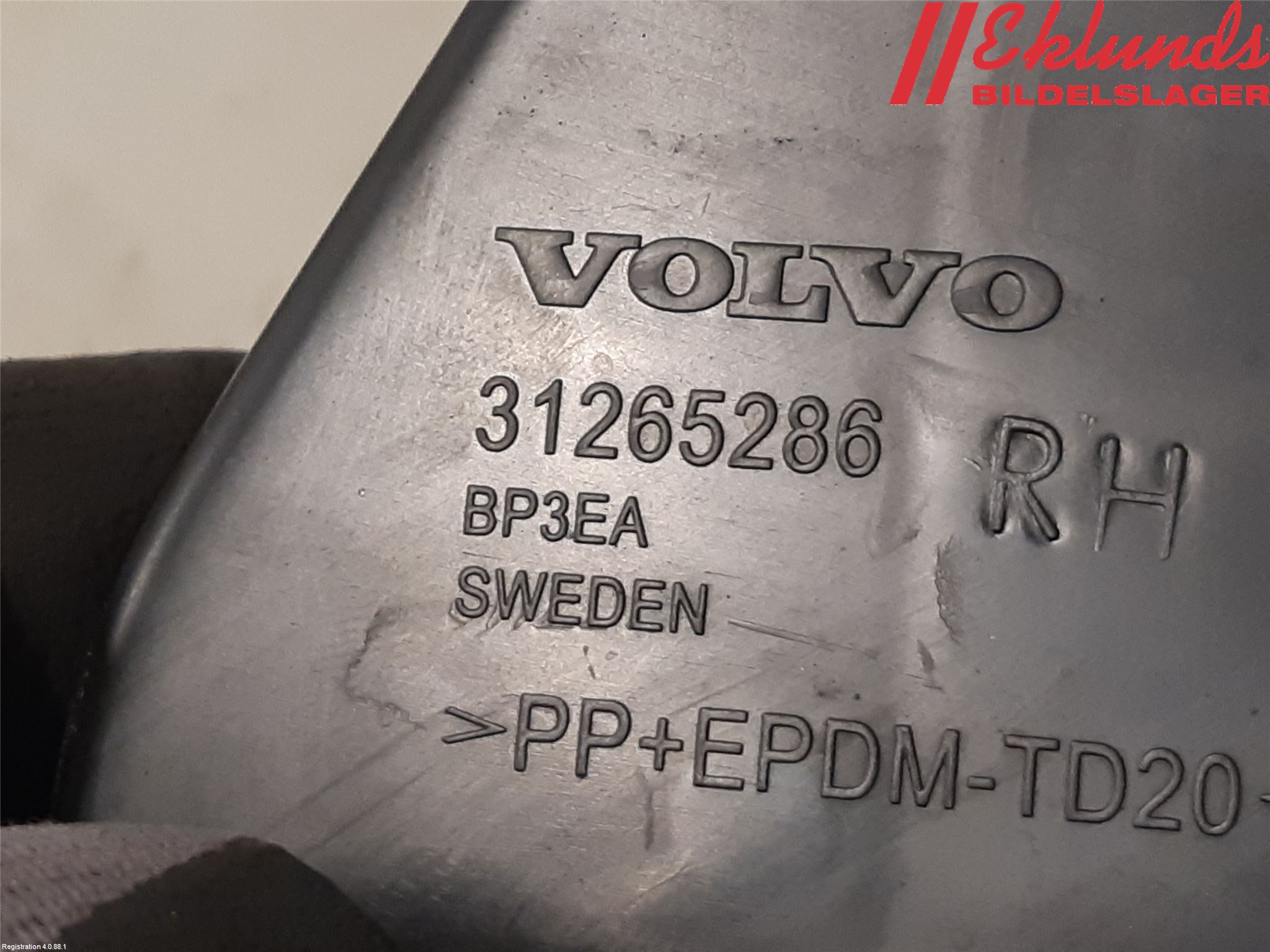 Volvo V60 11-13 Stötfångarfäste Bak Hö