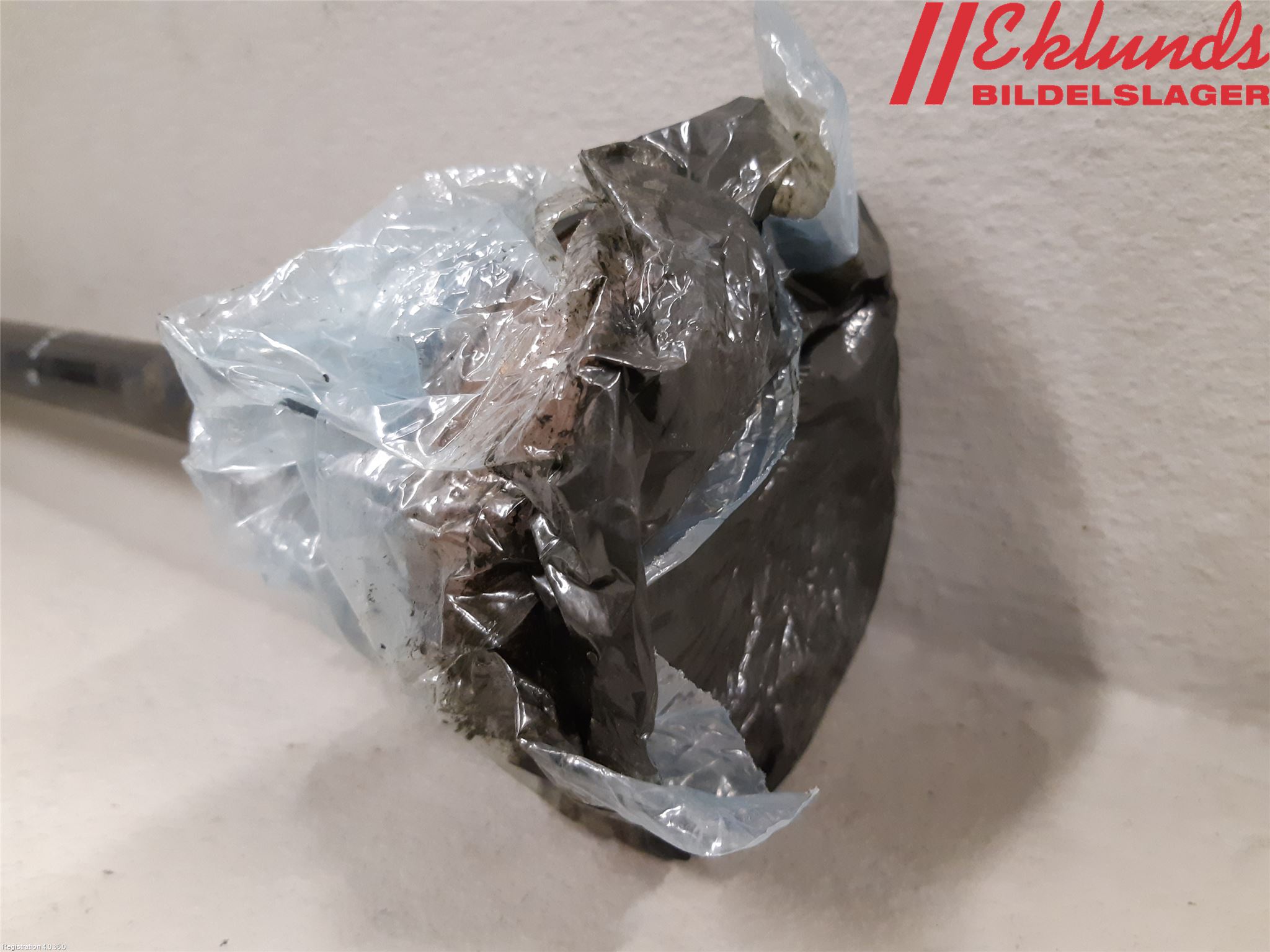 Volkswagen VW PASSAT 15-19 Drivaxel Bak Höger