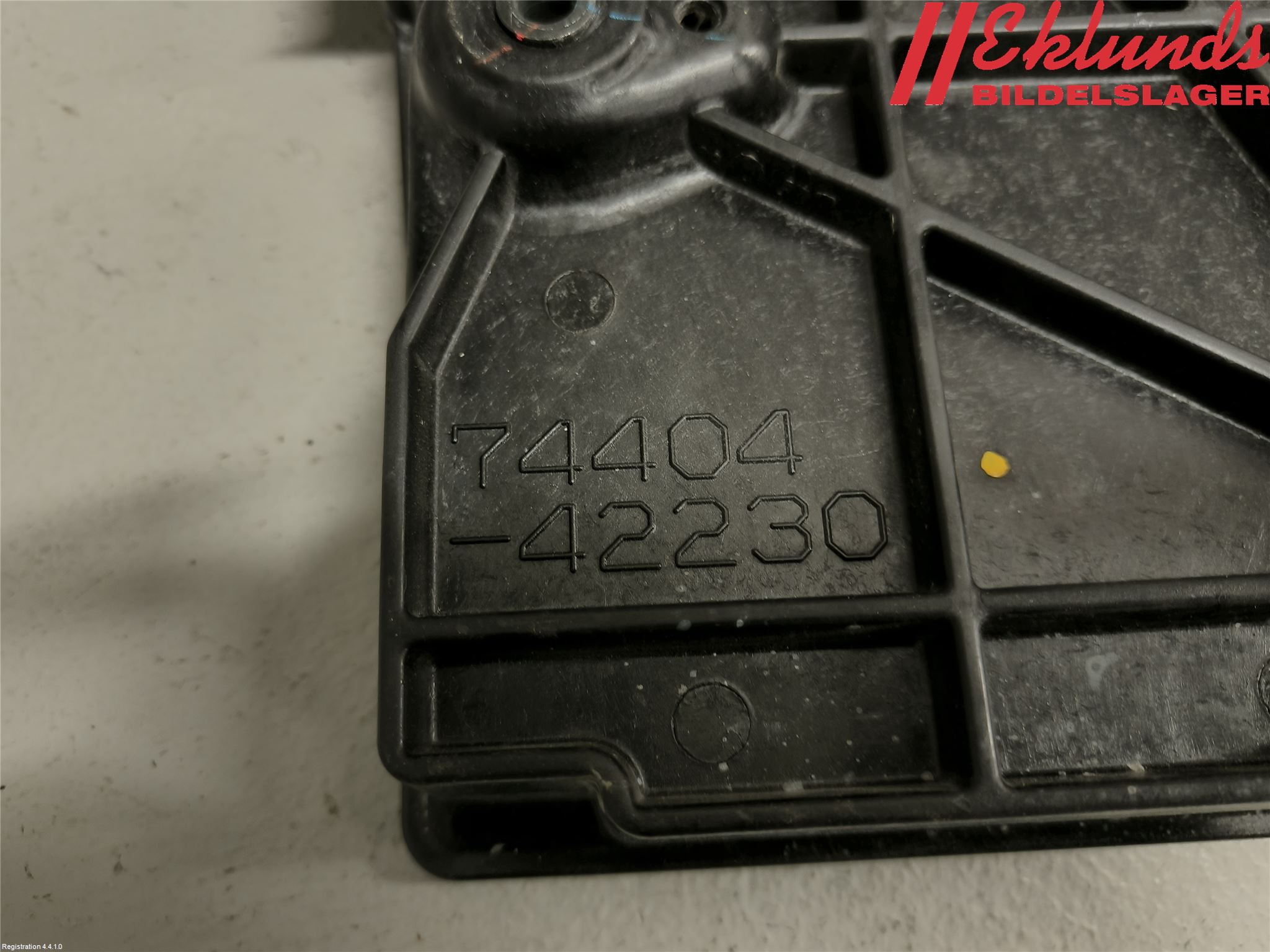Toyota bZ4X EA10 22- Batterilåda-Fäste-Hållare