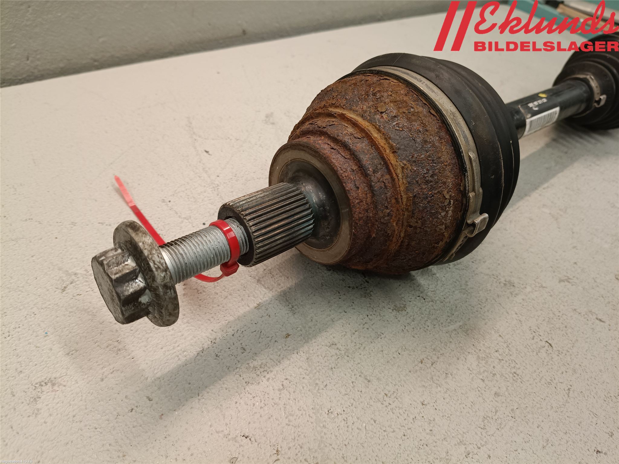 Volkswagen VW T-ROC 18- Drivaxel Fram Vänster