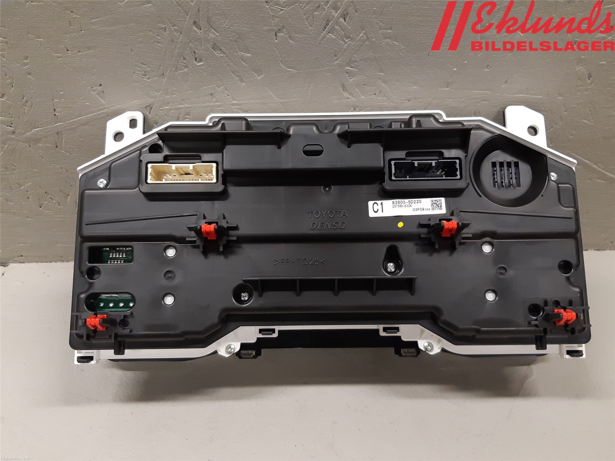 Toyota YARIS XP21 20- Instrument Komb