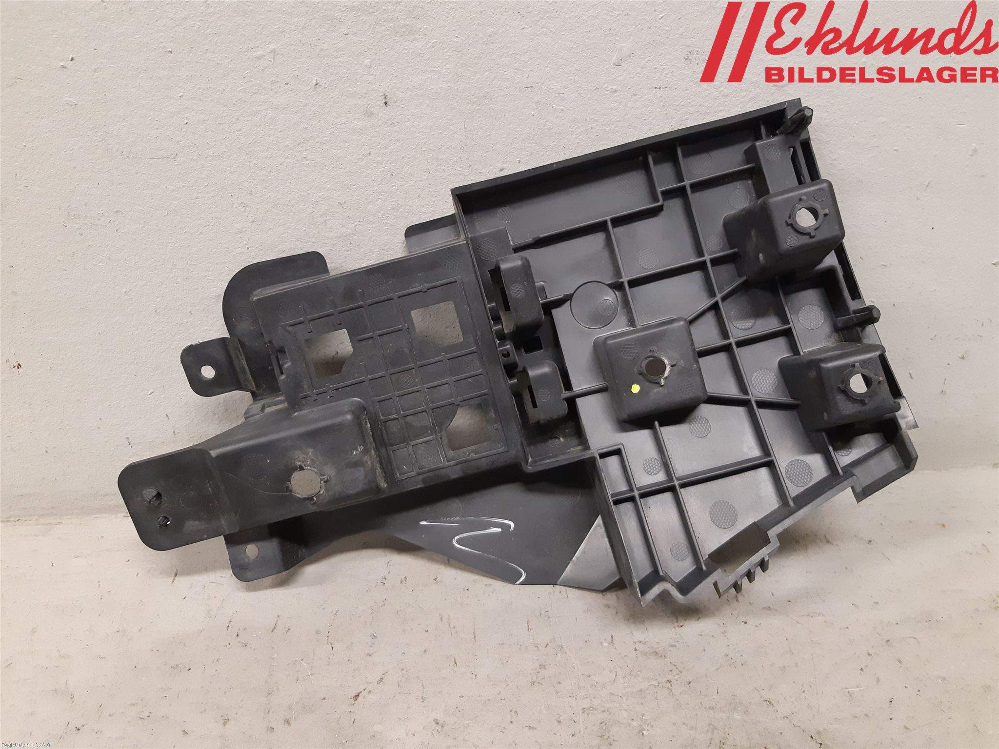 Volvo V60 14-18 Stötfångarfäste Bak Hö