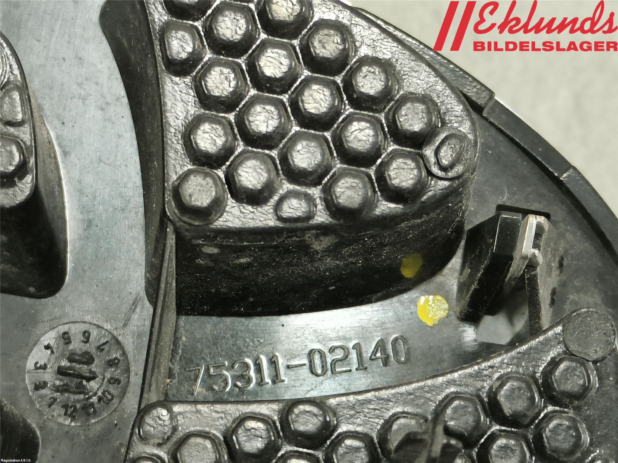 Toyota YARIS XP130 12-14 Emblem